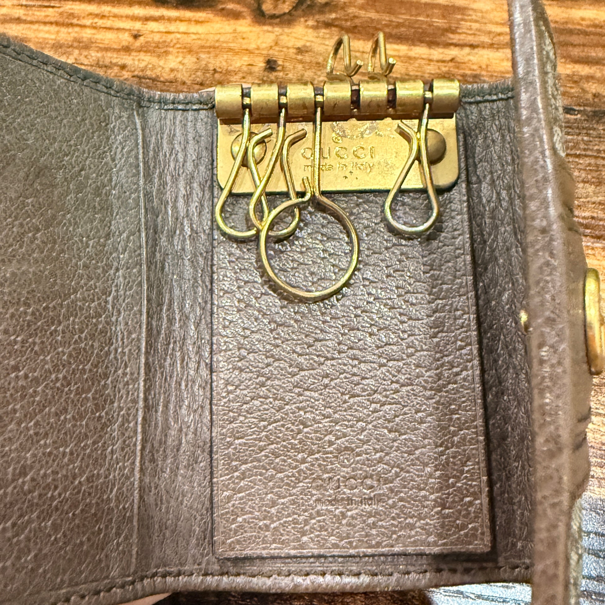 Gucci Key Cless Canva