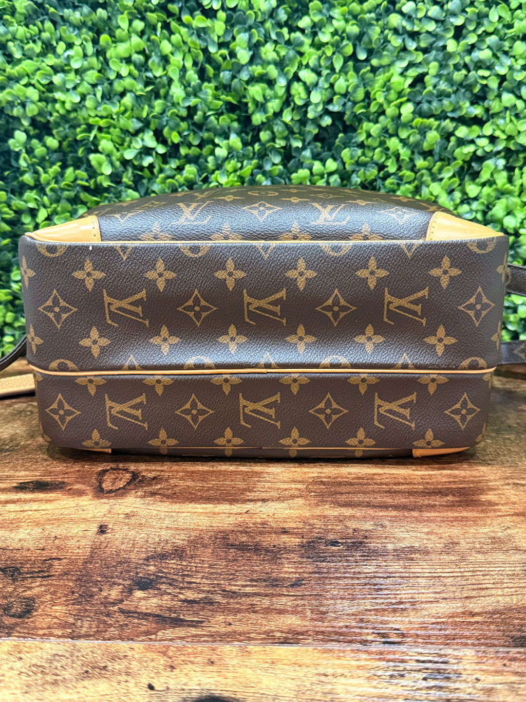Louis Vuitton Nil GM Monogram Archive