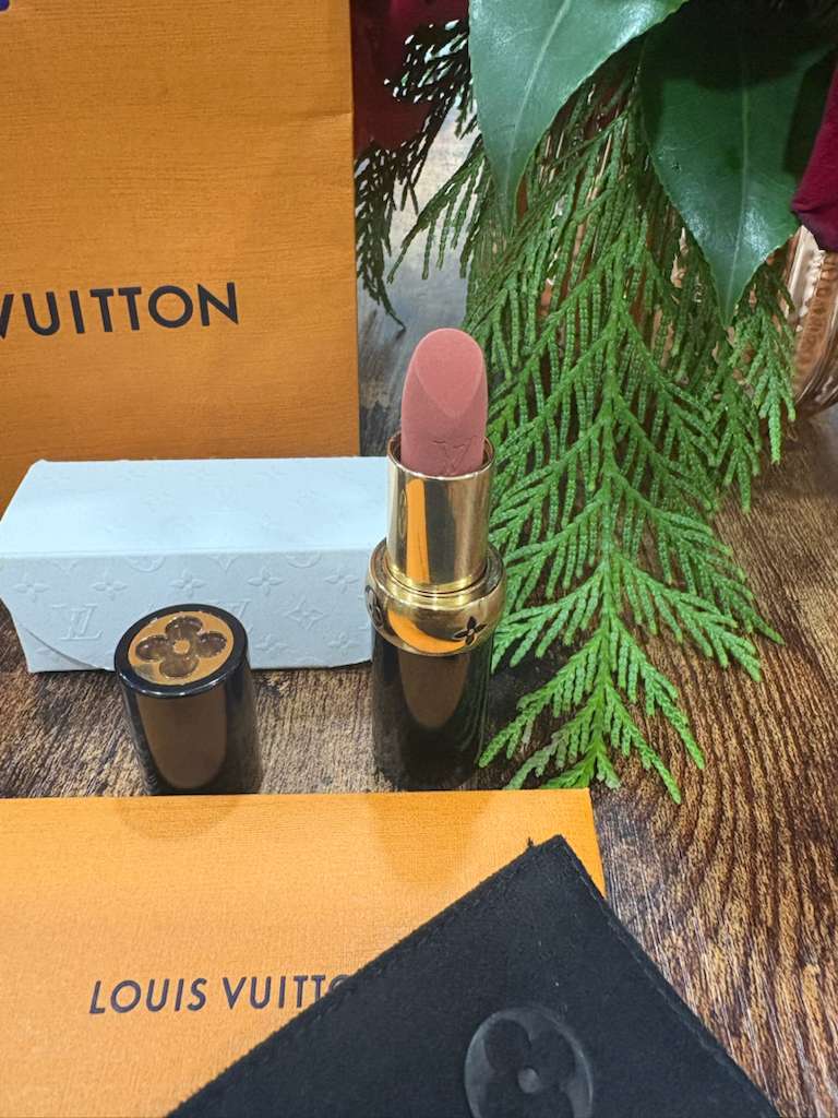 Louis Vuitton Makeup Rouge Matte 105 Nude Necessaire