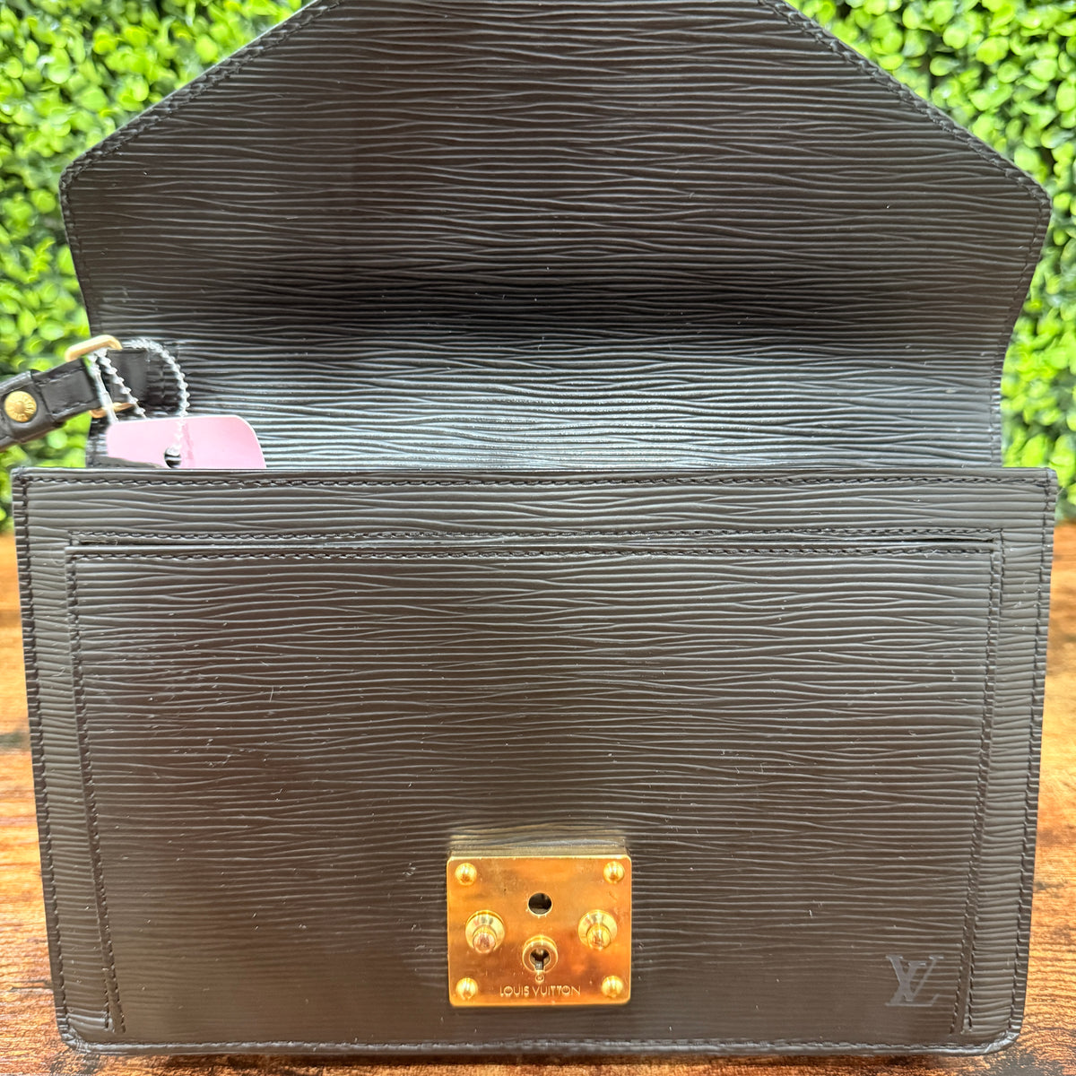 Louis Vuitton Dragonne Clutch Bag Noir Epi
