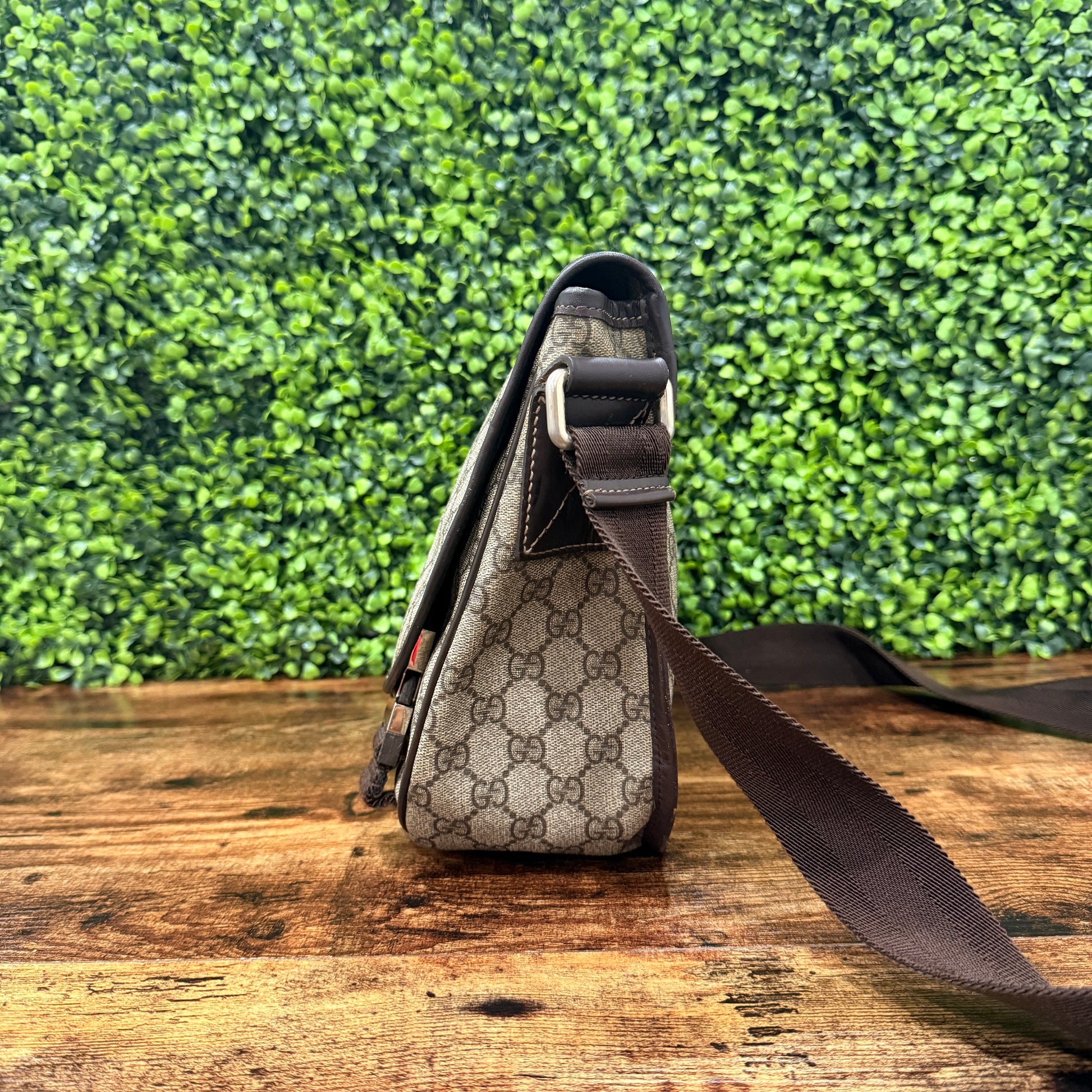 Gucci GG Supreme Canvas Messenger Bag