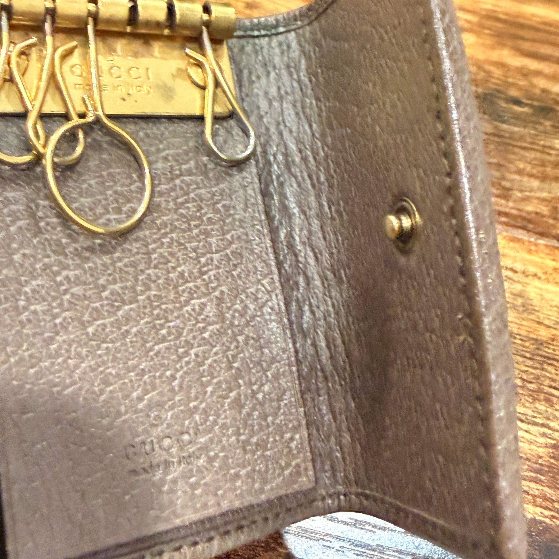 Gucci Key Cless Canva