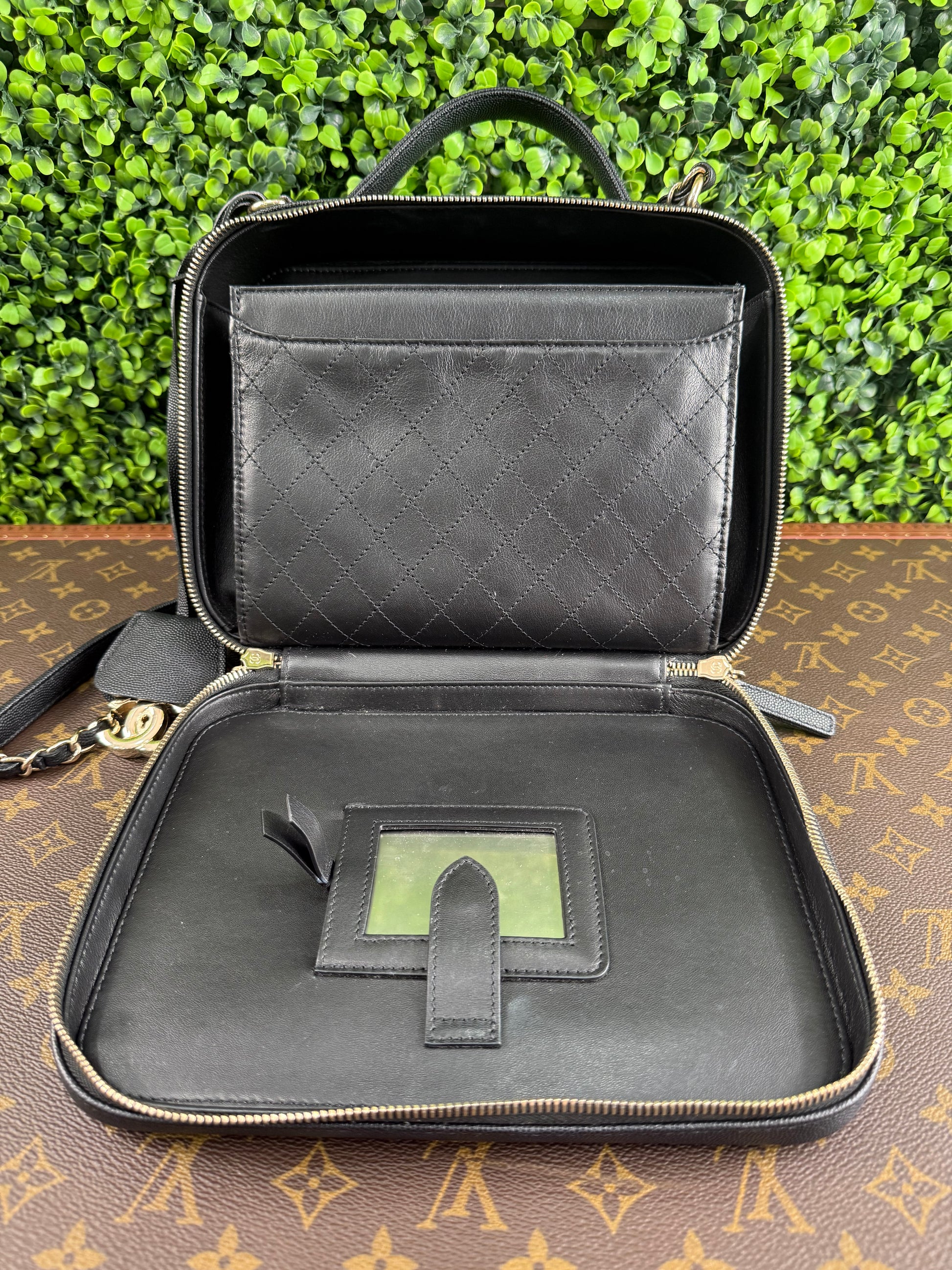 Chanel Filigree Quilted Caviar Vanity Case