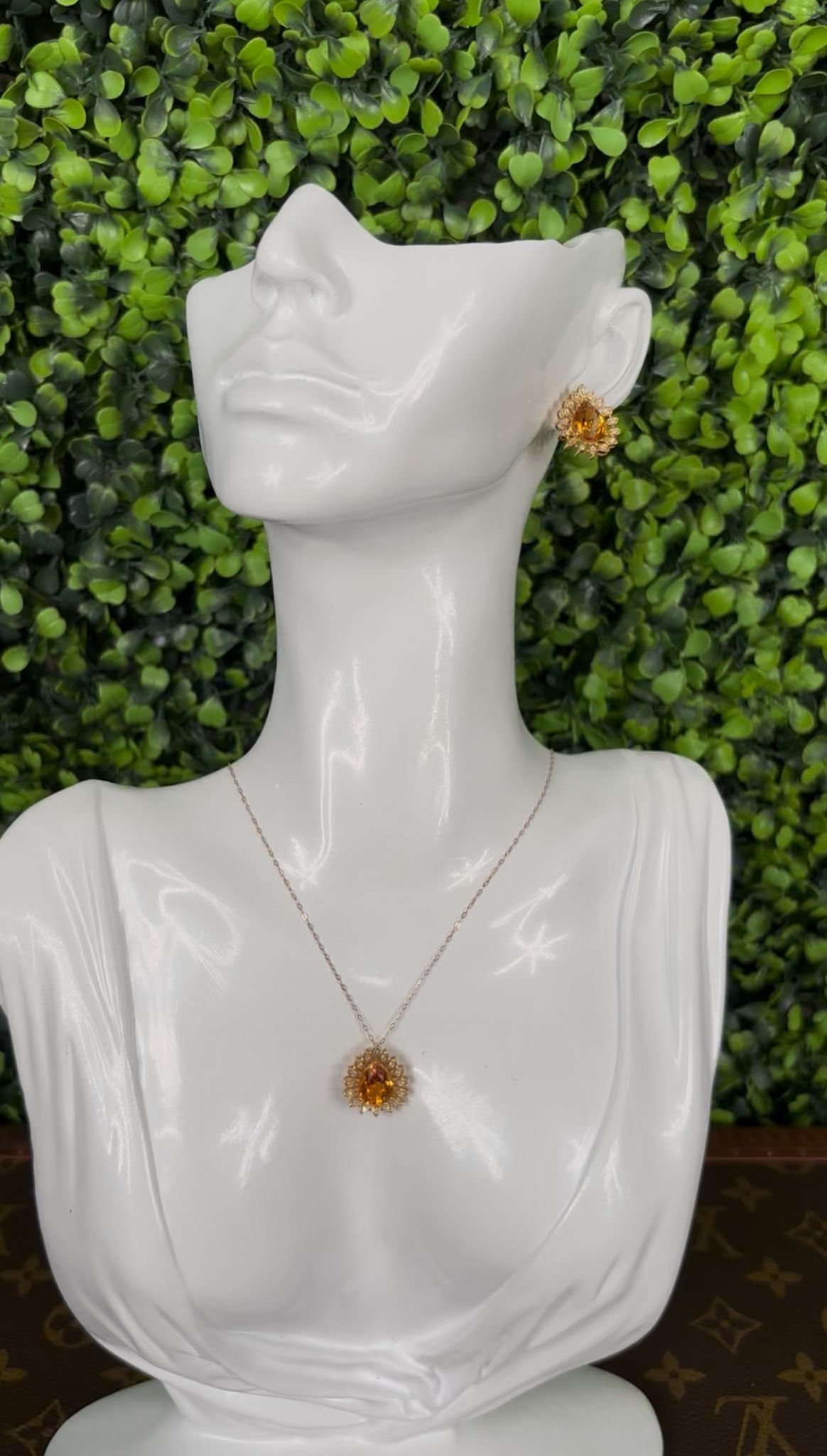 Jewelry Set Yellow Gold 18K w/Diamonds & Citrine Drop Style