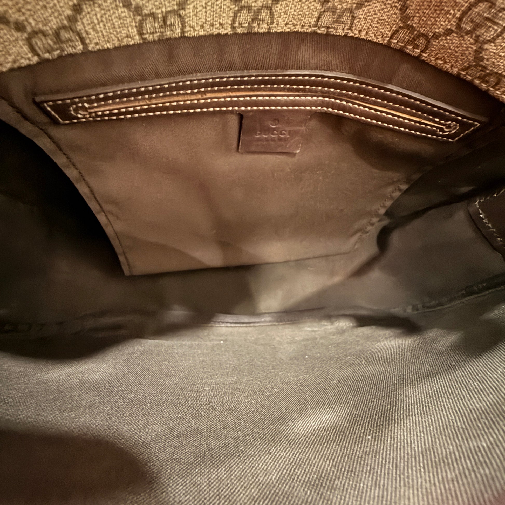 Gucci GG Supreme Canvas Messenger Bag