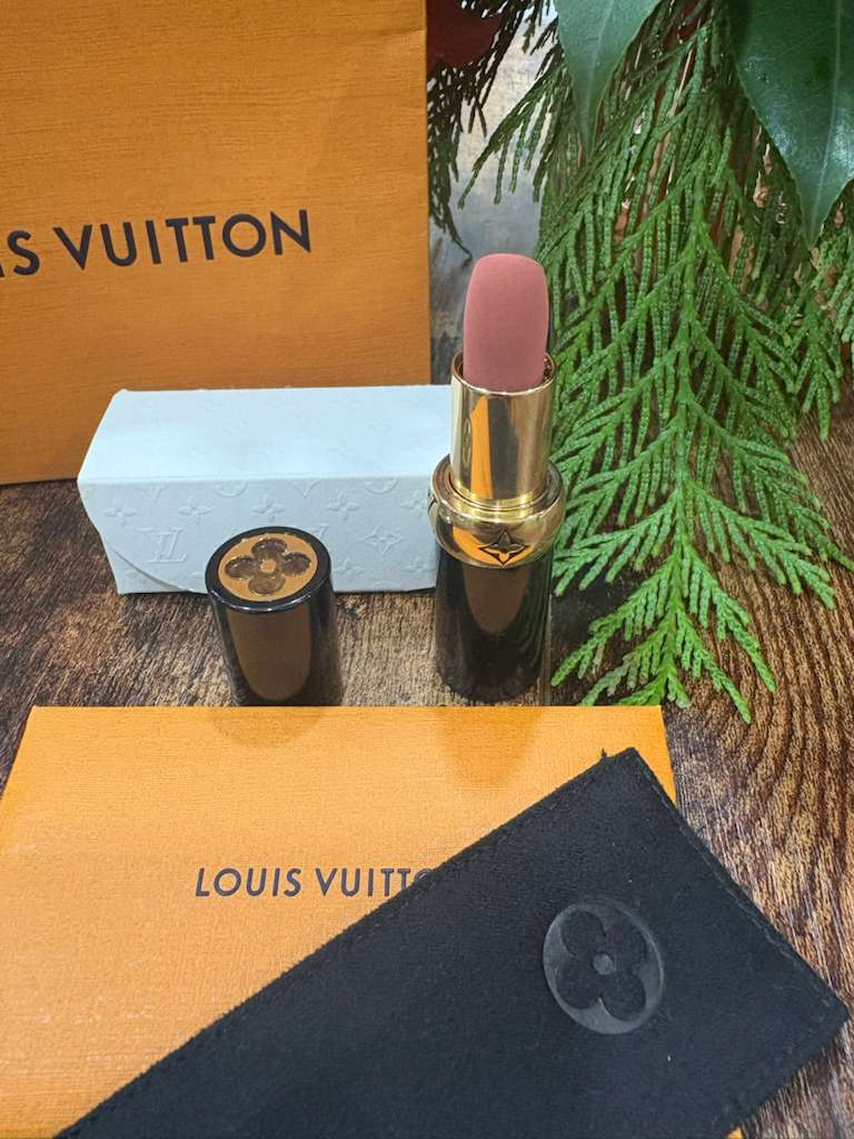 Louis Vuitton Makeup Rouge Matte 105 Nude Necessaire
