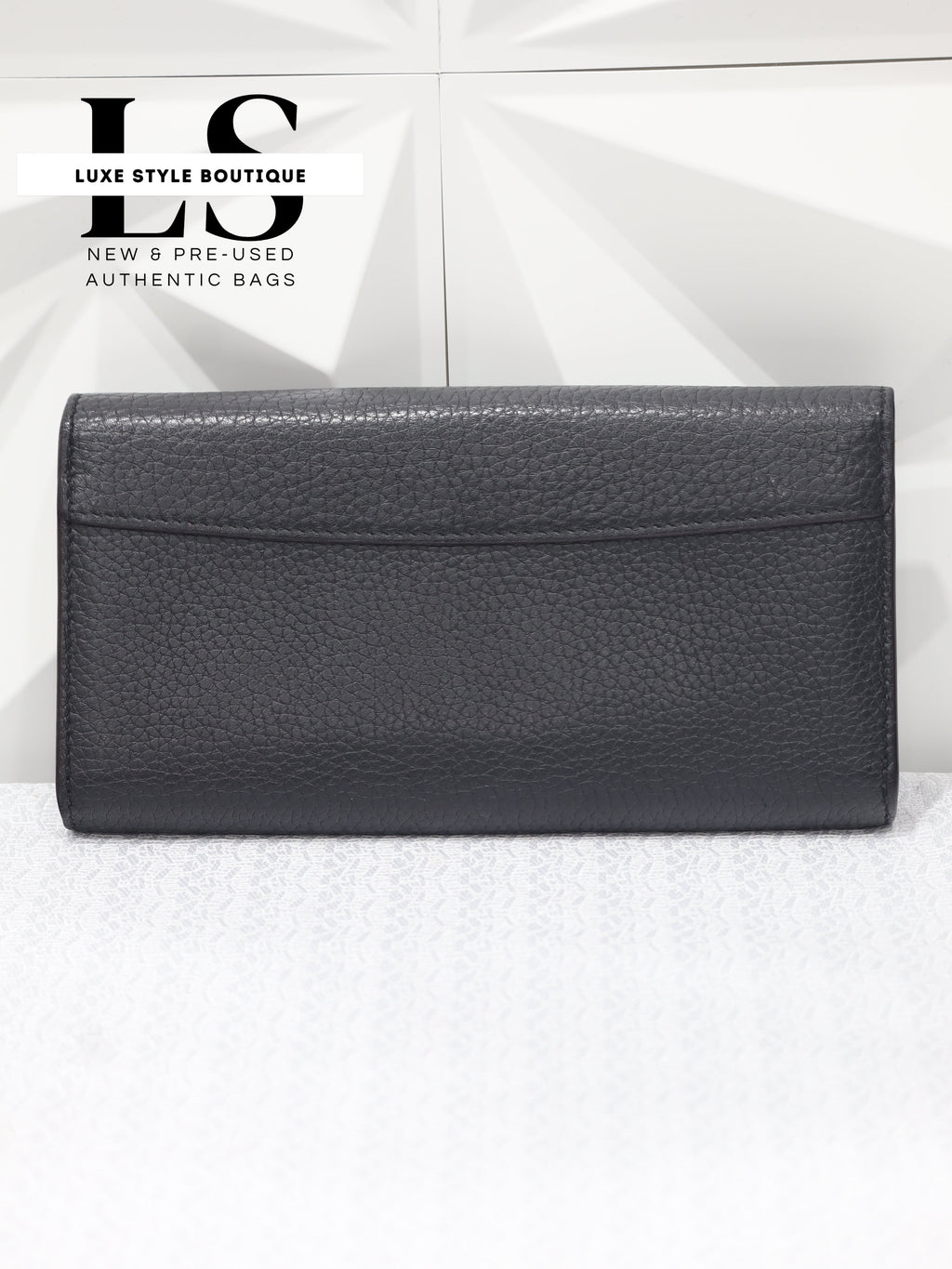 Louis Vuitton Capucines Compact Wallet Noir & Pink