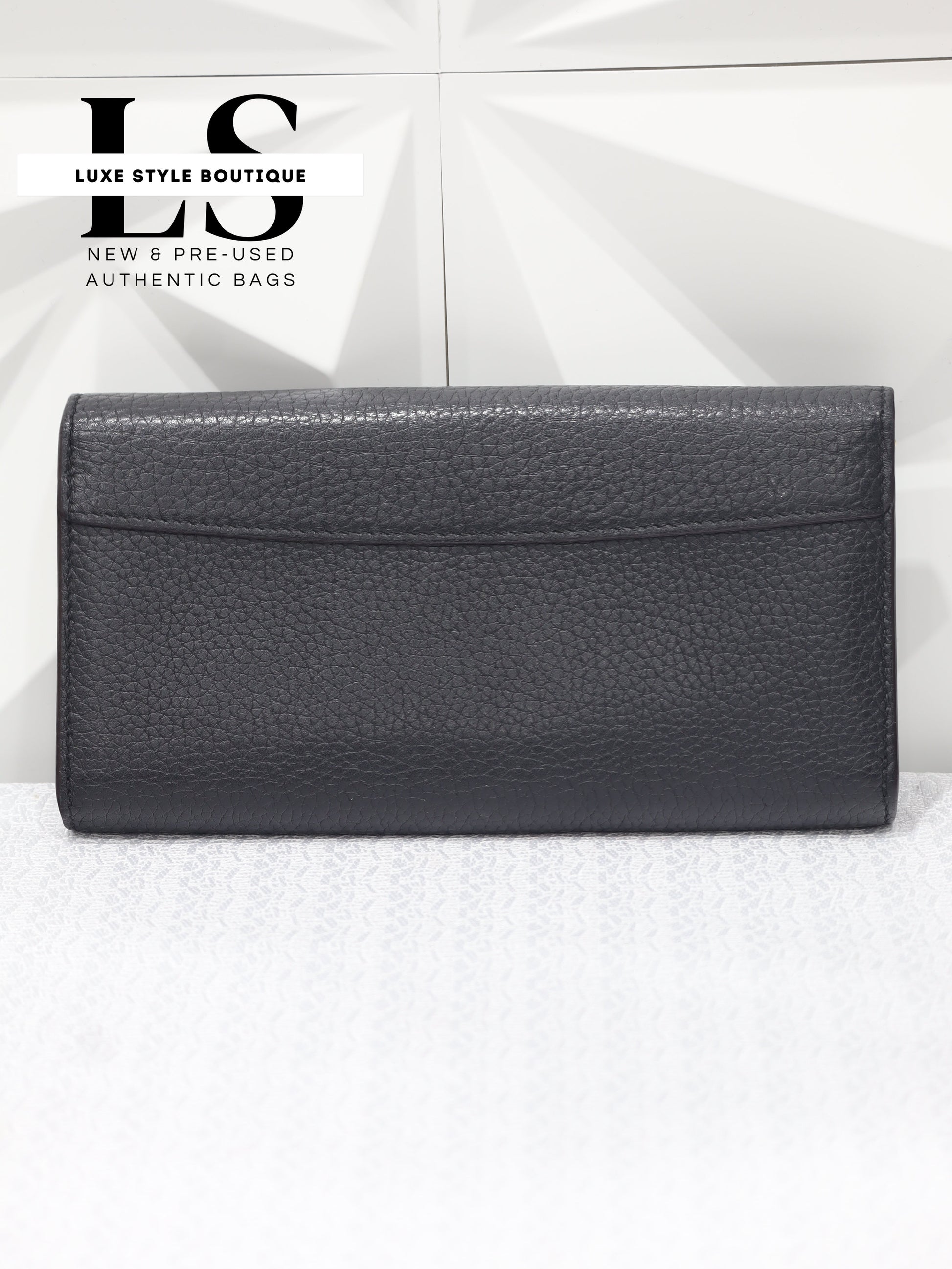 Louis Vuitton Capucines Compact Wallet Noir & Pink