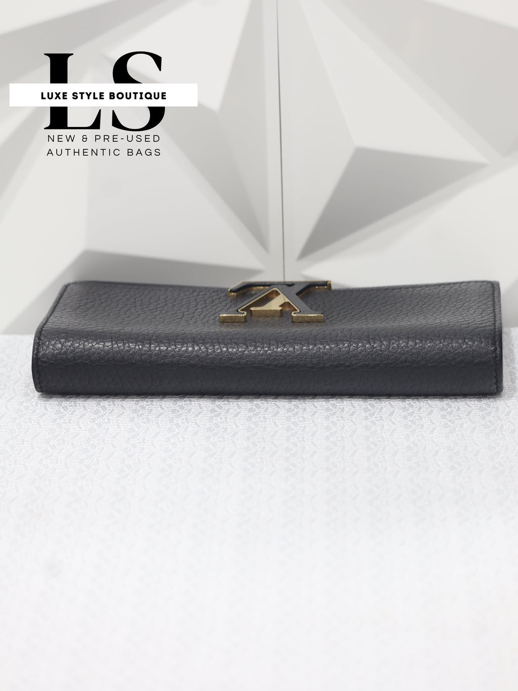 Louis Vuitton Capucines Compact Wallet Noir & Pink
