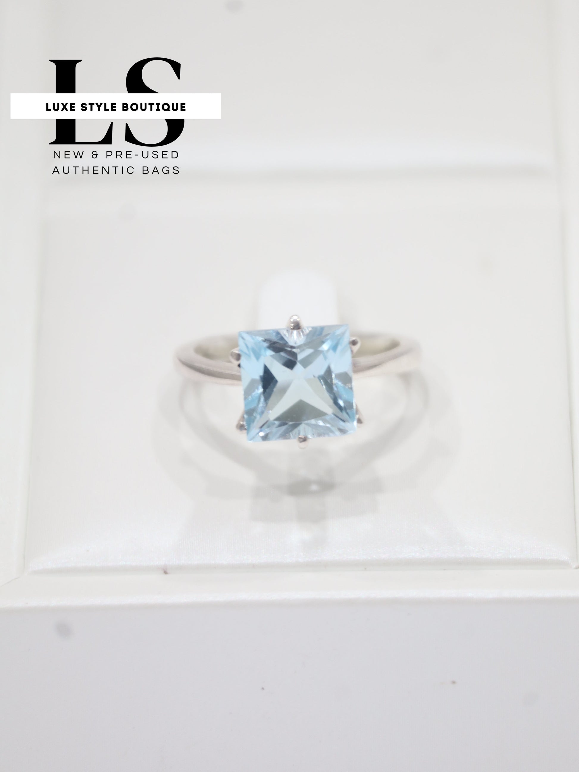 Ring Silver .925 w/Blue Topaz