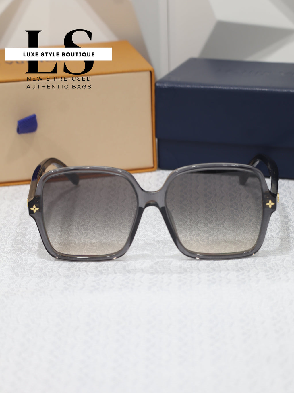 Louis Vuitton Aura Square Sunglasses 57*16 NEW