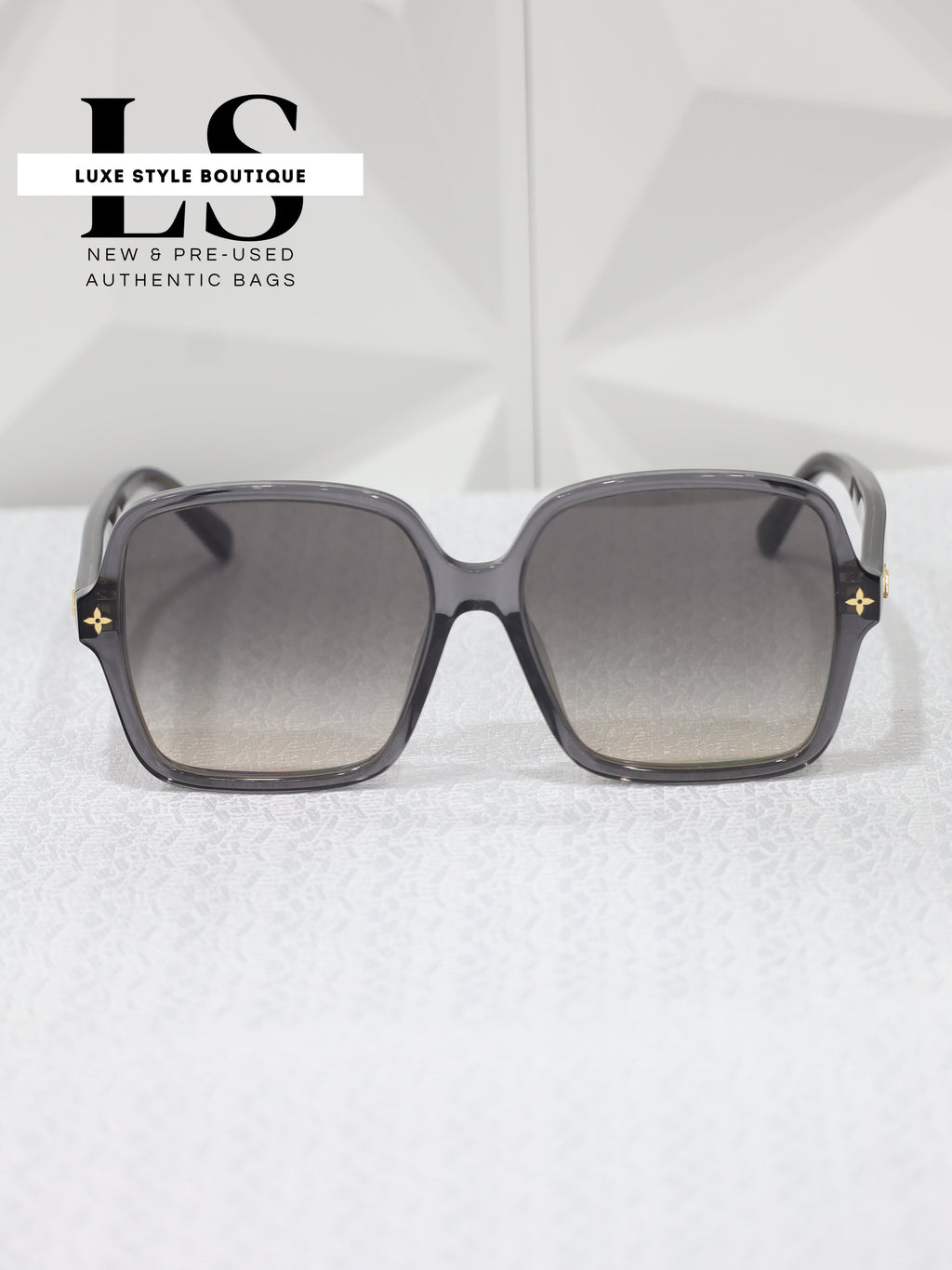 Louis Vuitton Aura Square Sunglasses 57*16 NEW
