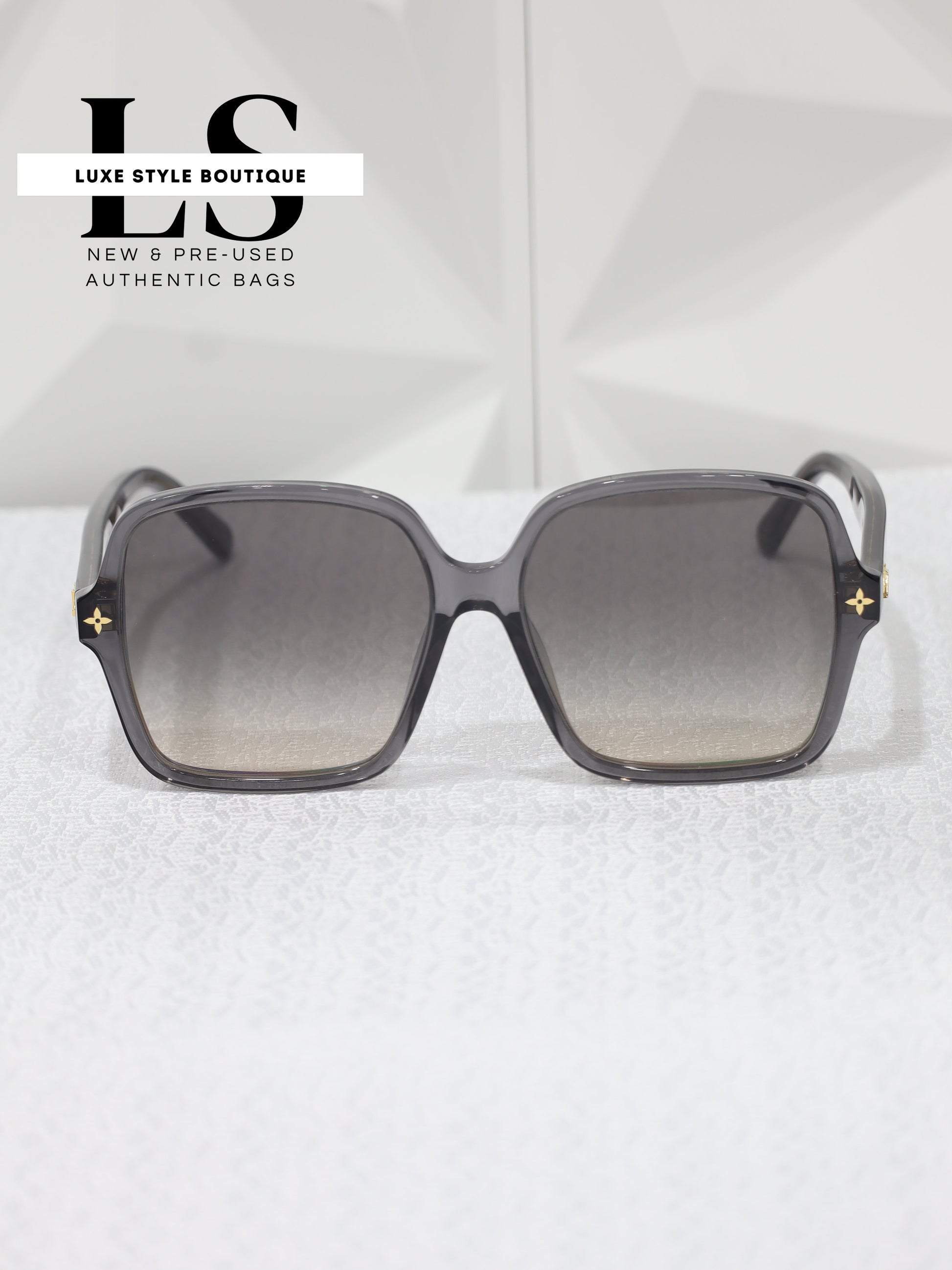 Louis Vuitton Aura Square Sunglasses 57*16 NEW