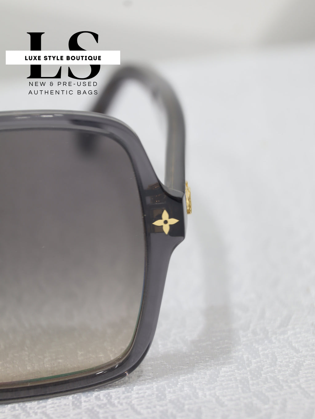 Louis Vuitton Aura Square Sunglasses 57*16 NEW