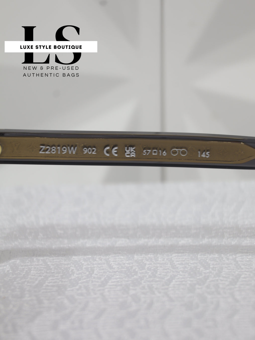 Louis Vuitton Aura Square Sunglasses 57*16 NEW