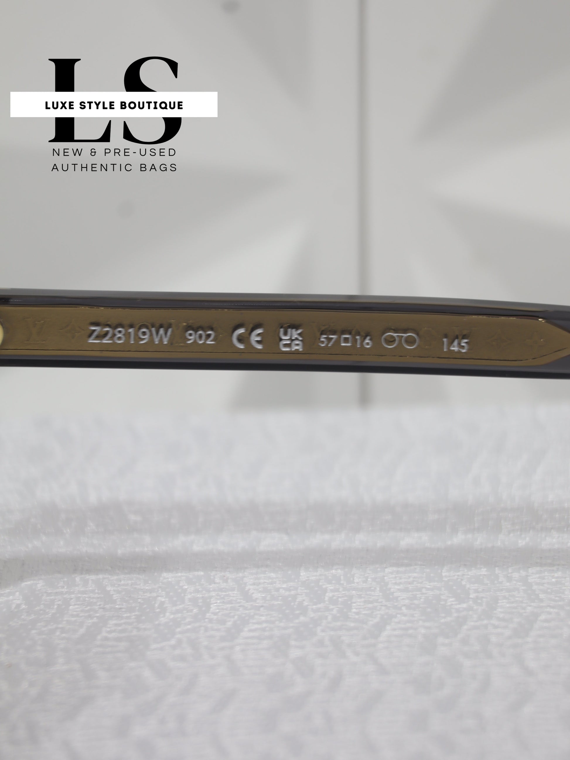Louis Vuitton Aura Square Sunglasses 57*16 NEW