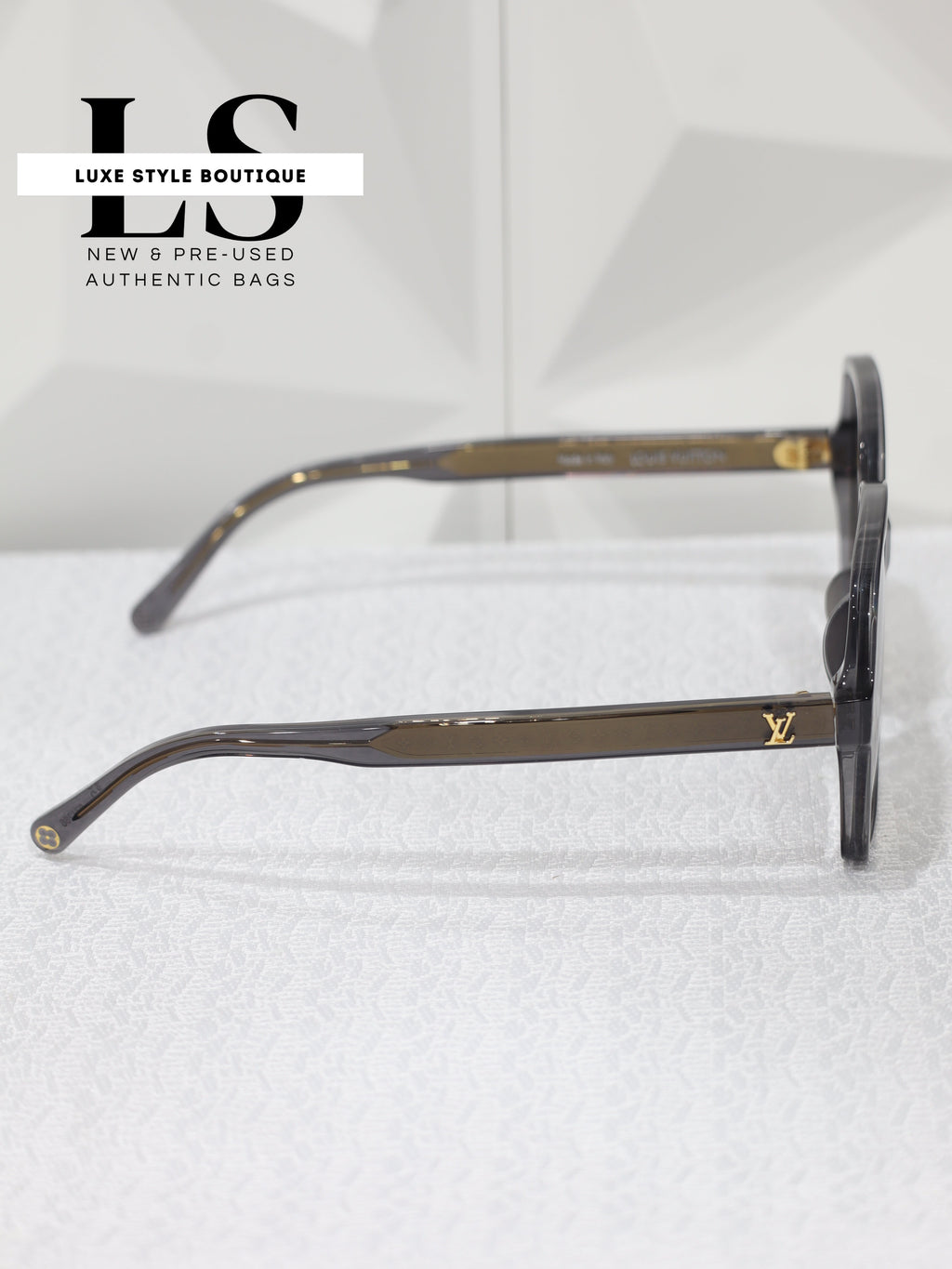 Louis Vuitton Aura Square Sunglasses 57*16 NEW