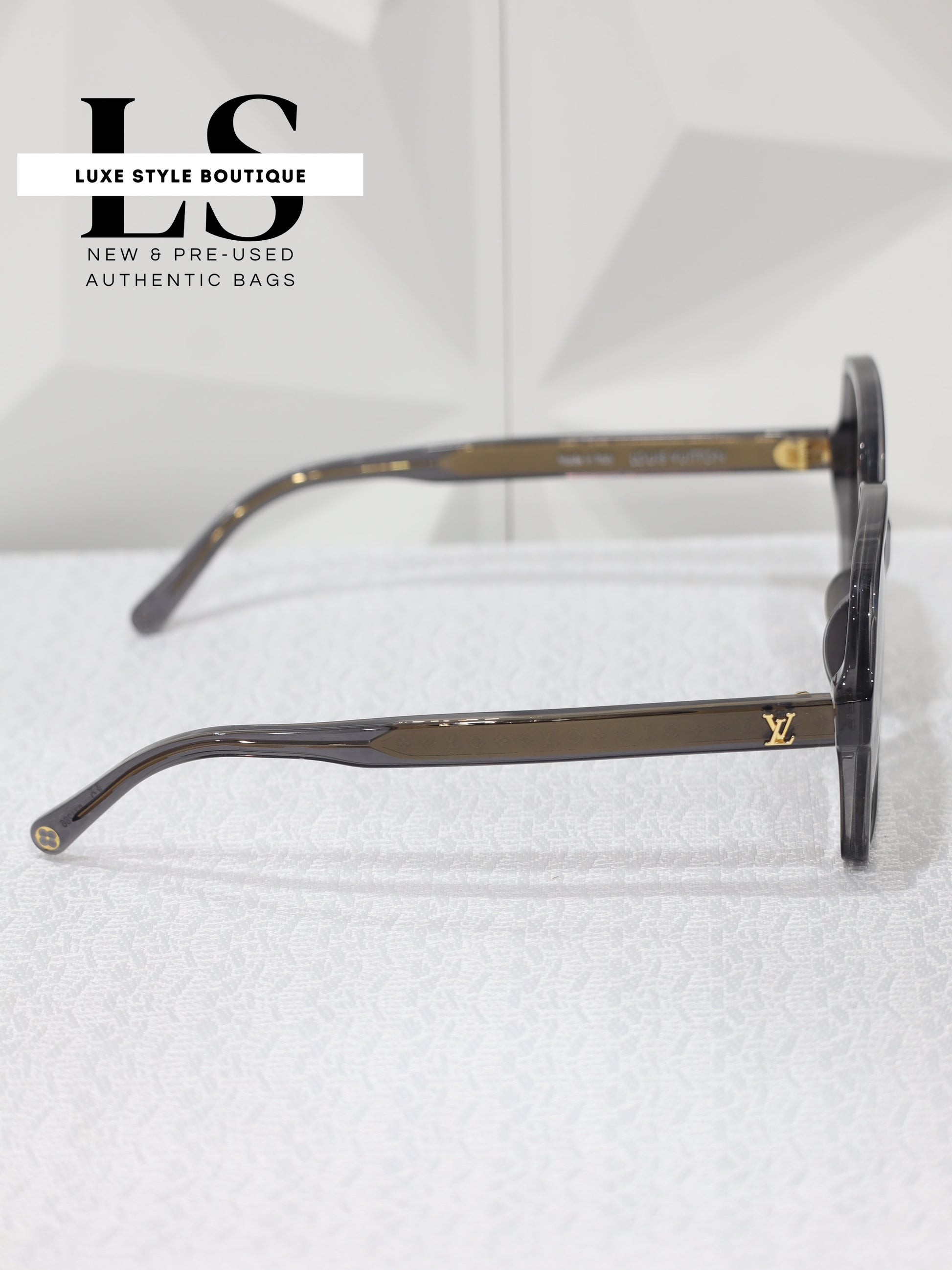 Louis Vuitton Aura Square Sunglasses 57*16 NEW