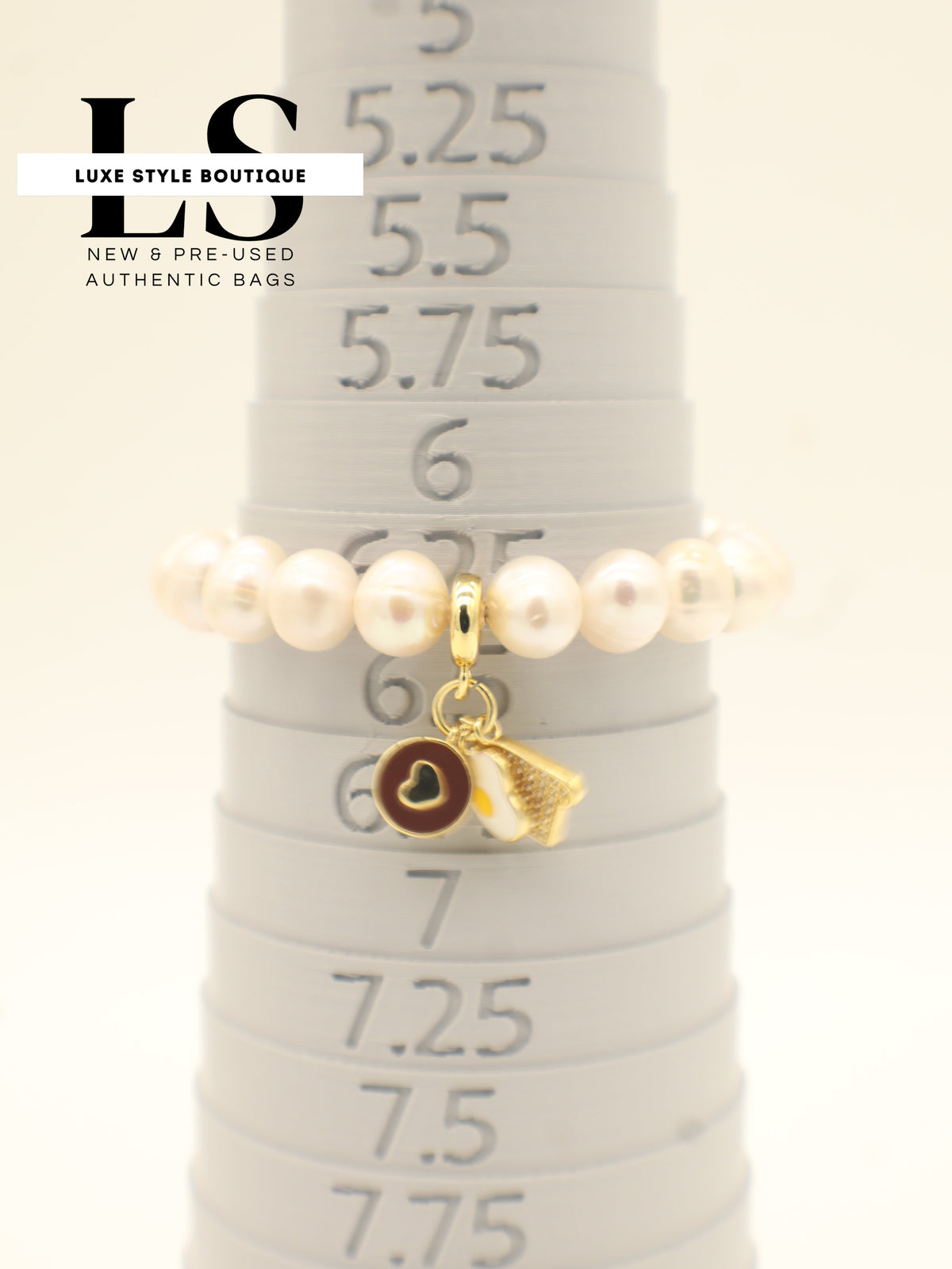 Bracelet Natural Pearls w/Breakfast Charm