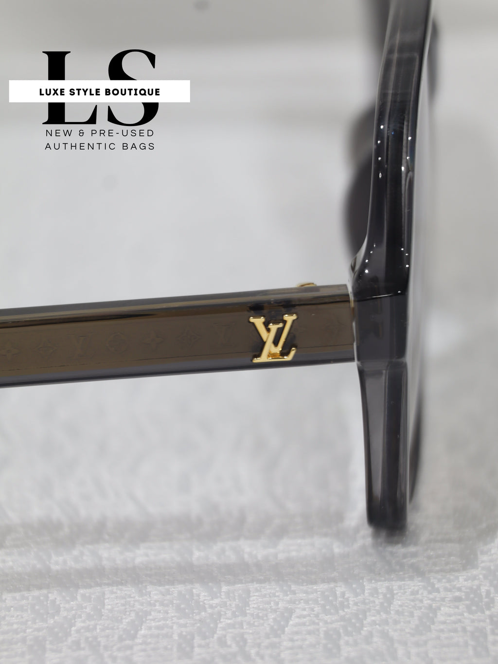 Louis Vuitton Aura Square Sunglasses 57*16 NEW