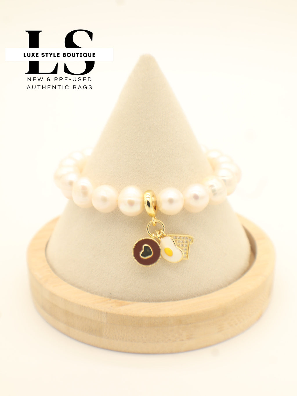Bracelet Natural Pearls w/Breakfast Charm