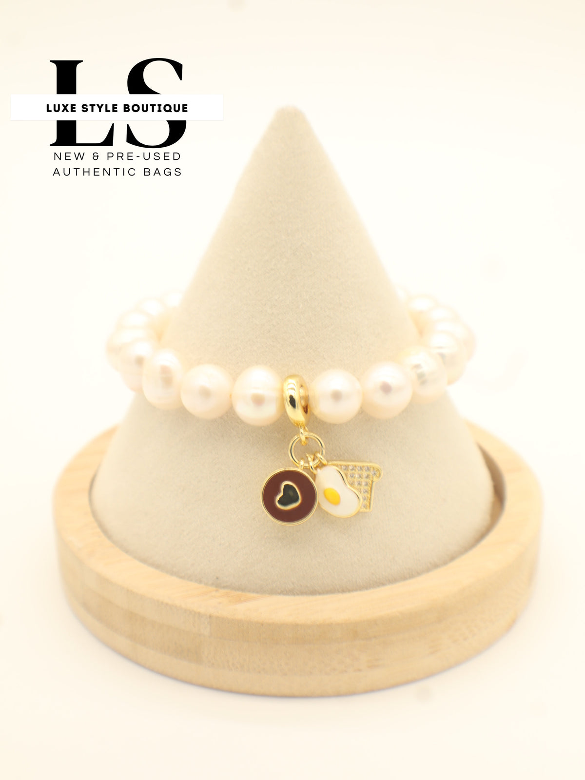 Bracelet Natural Pearls w/Breakfast Charm
