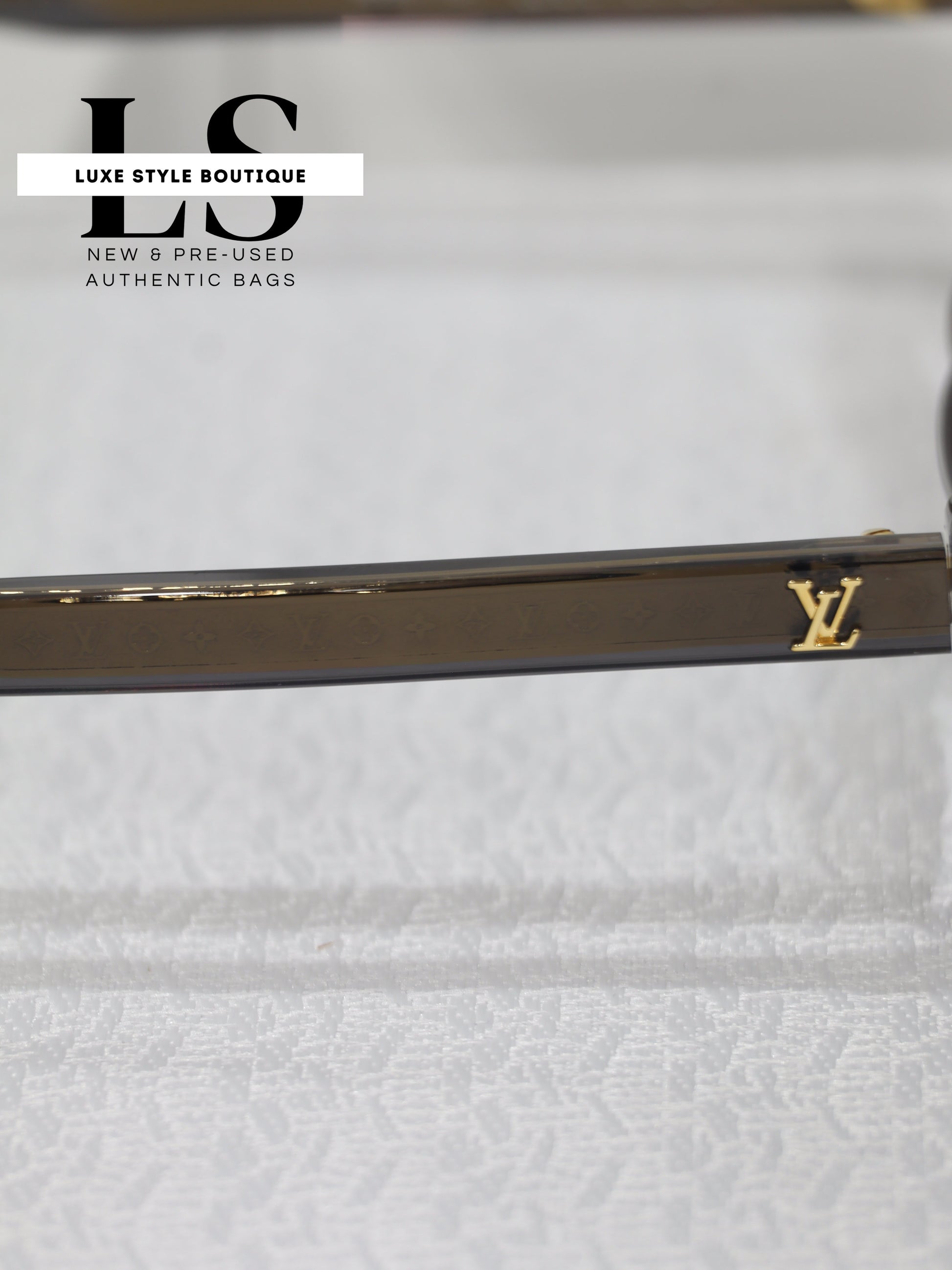 Louis Vuitton Aura Square Sunglasses 57*16 NEW