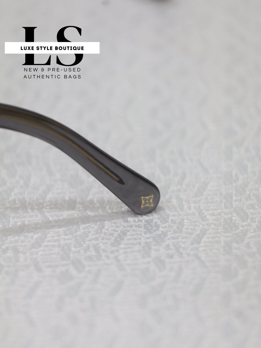 Louis Vuitton Aura Square Sunglasses 57*16 NEW