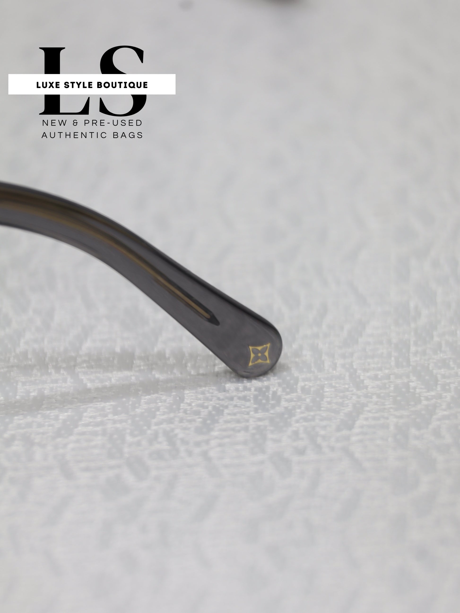 Louis Vuitton Aura Square Sunglasses 57*16 NEW