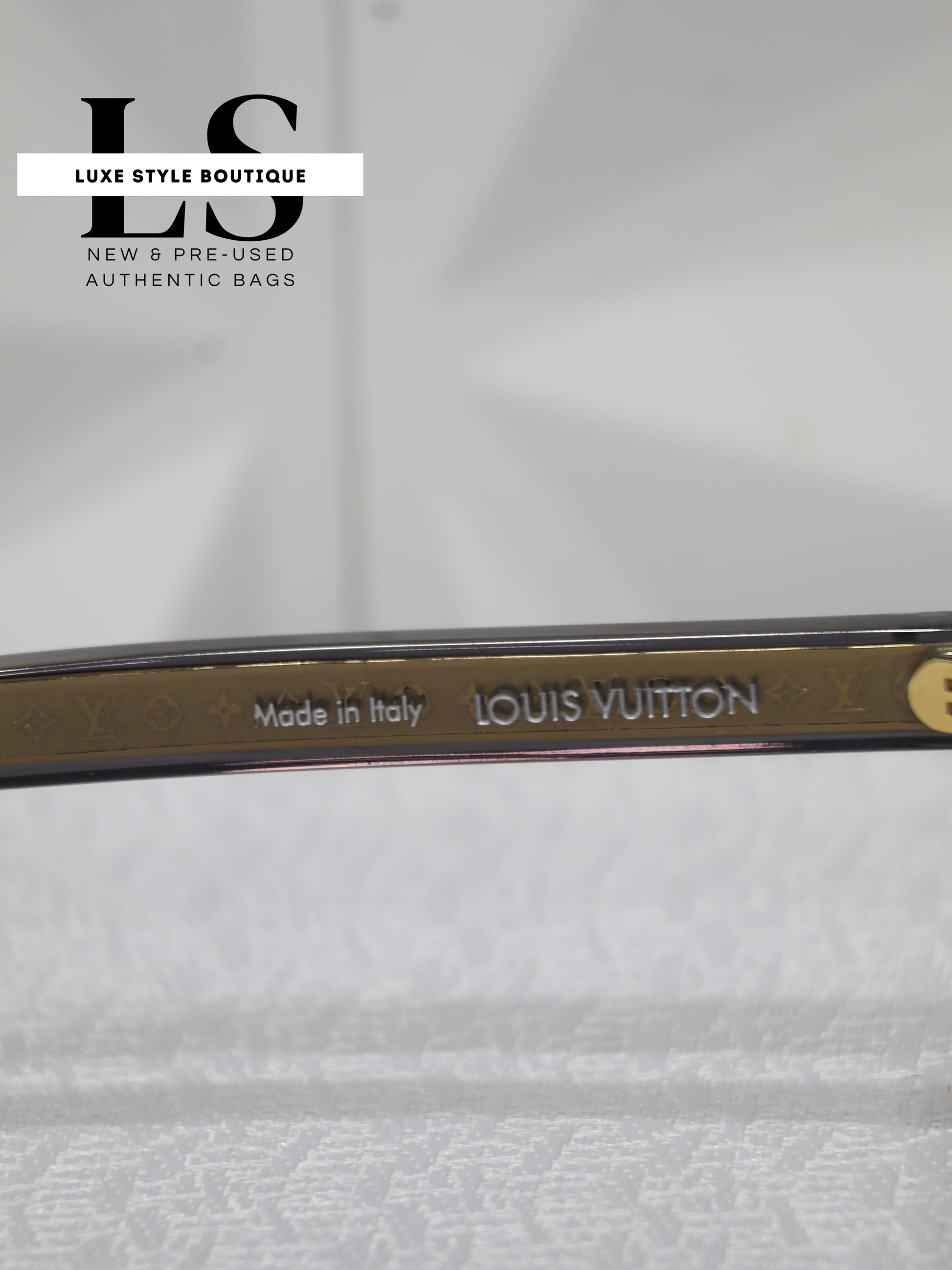 Louis Vuitton Aura Square Sunglasses 57*16 NEW