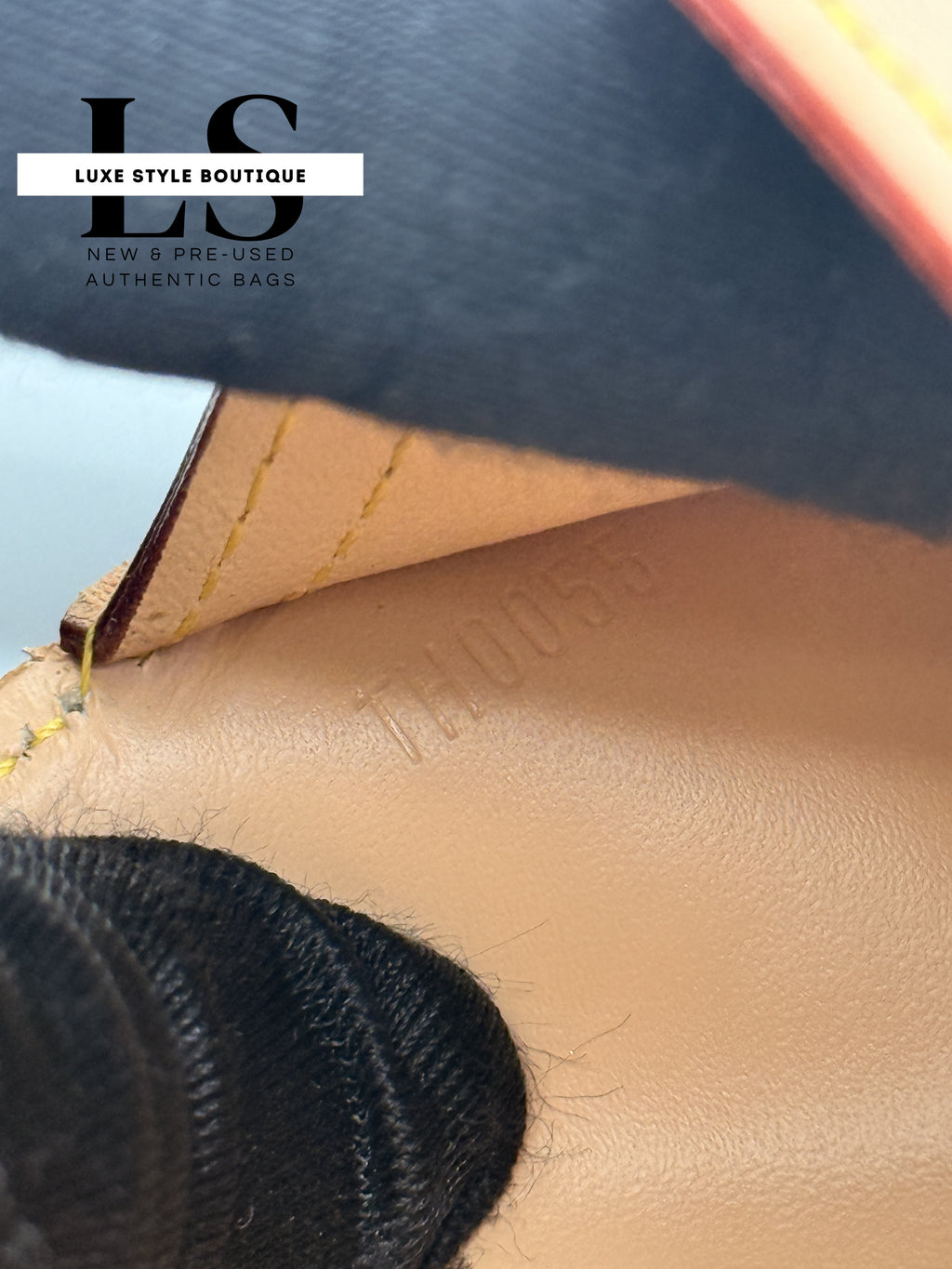 Louis Vuitton Porte Trésor International Monogram Multicolor Black