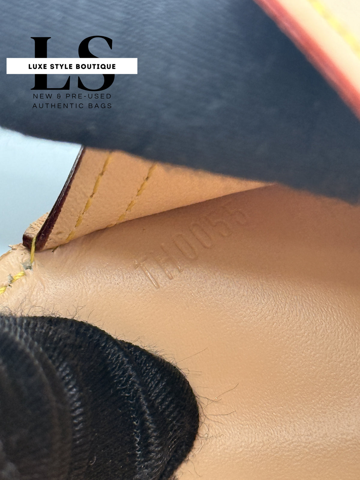 Louis Vuitton Porte Trésor International Monogram Multicolor Black