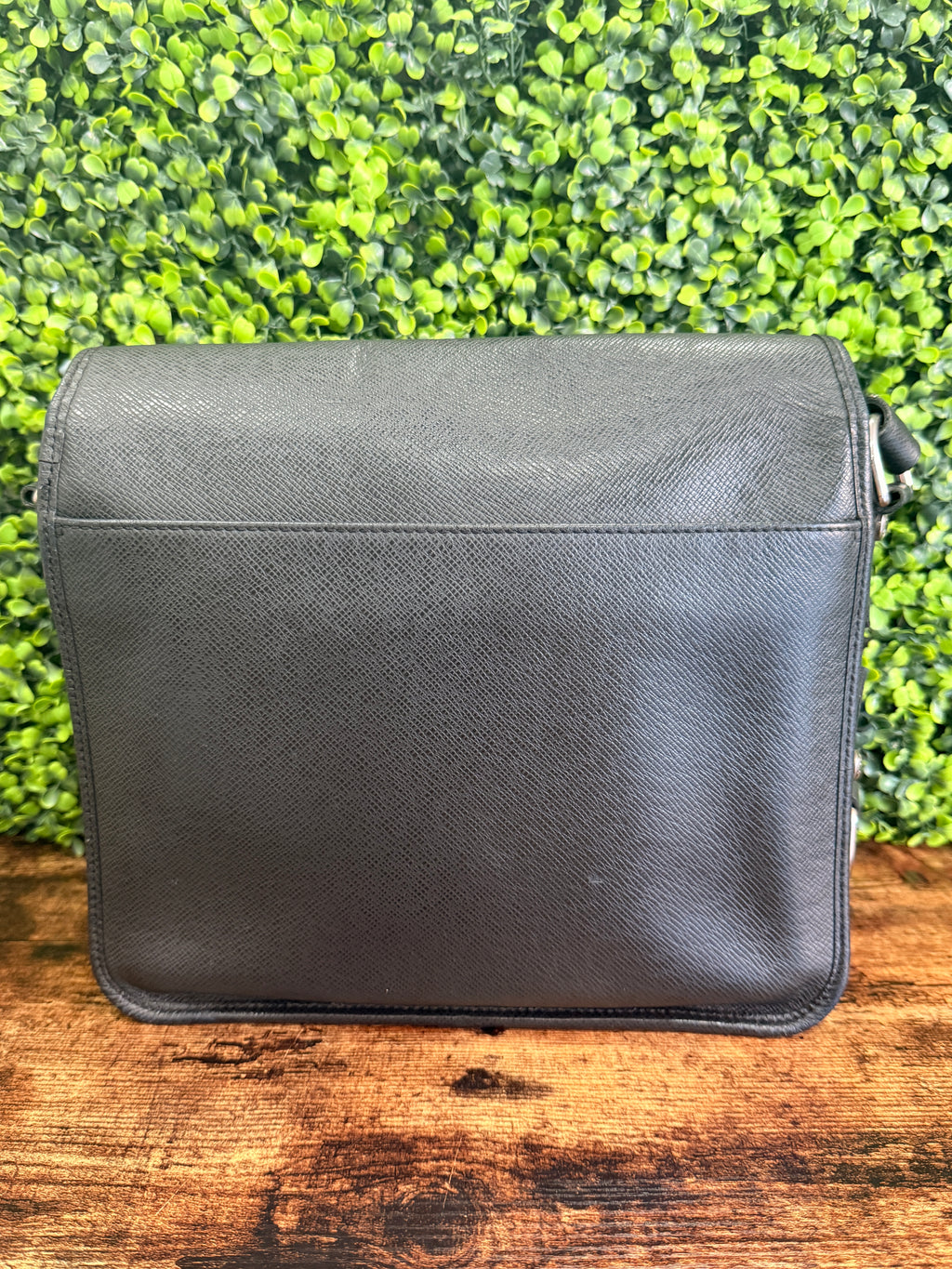 Louis Vuitton Black Taiga Andrei Messenger Bag