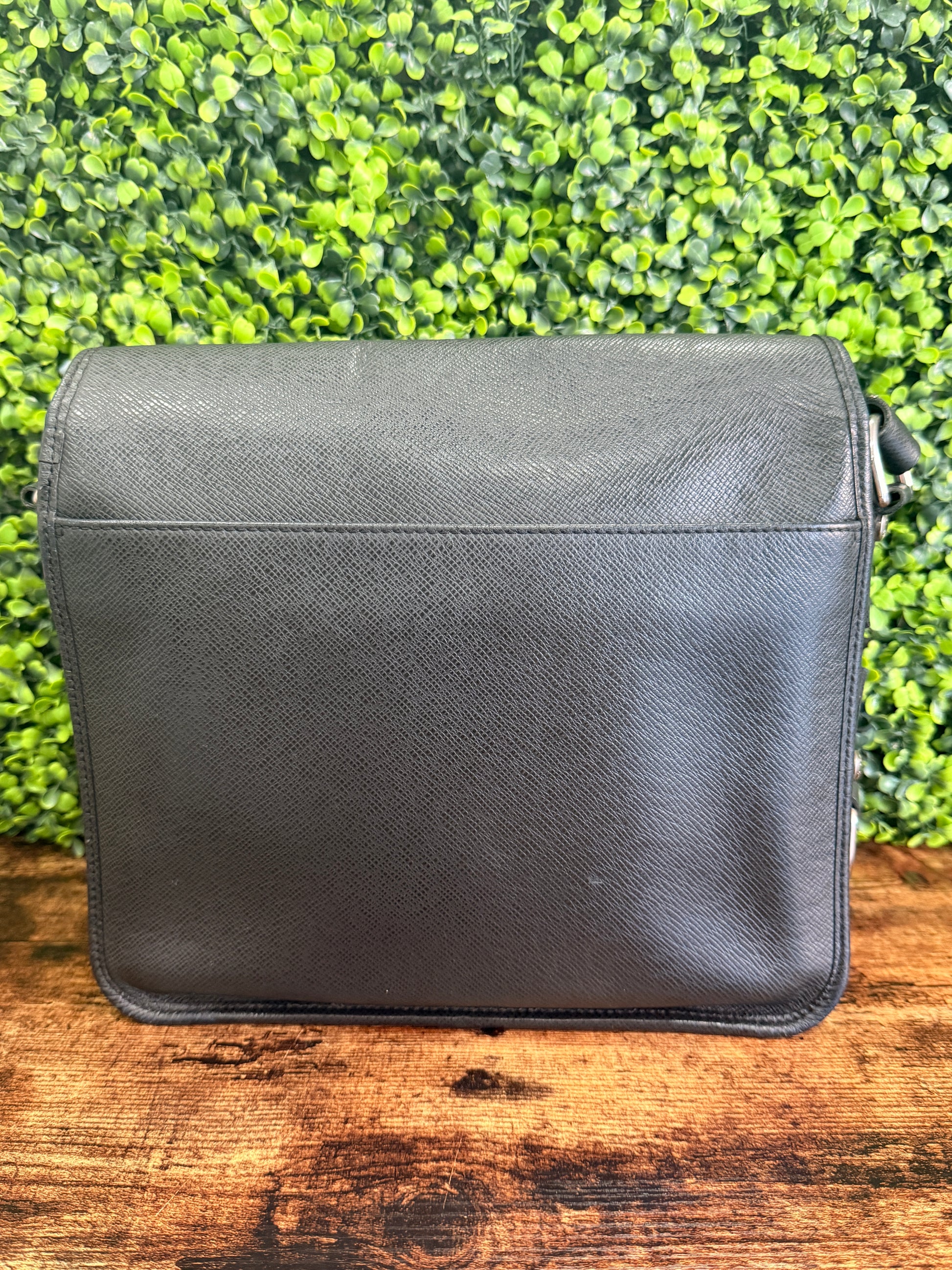 Louis Vuitton Black Taiga Andrei Messenger Bag