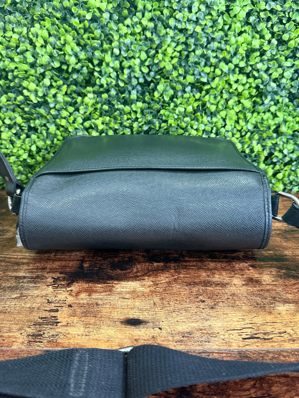 Louis Vuitton Black Taiga Andrei Messenger Bag