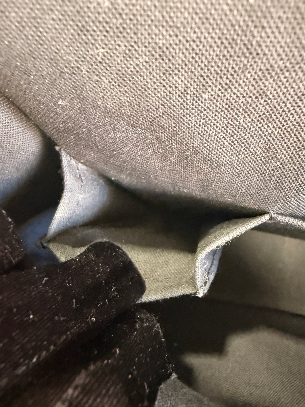 Louis Vuitton Black Taiga Andrei Messenger Bag