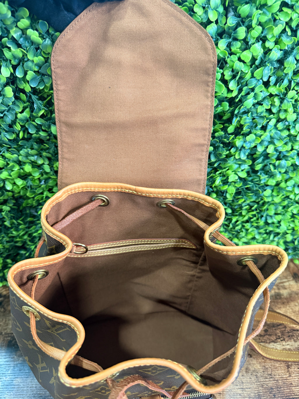 Louis Vuitton Montsouris MM Monogram