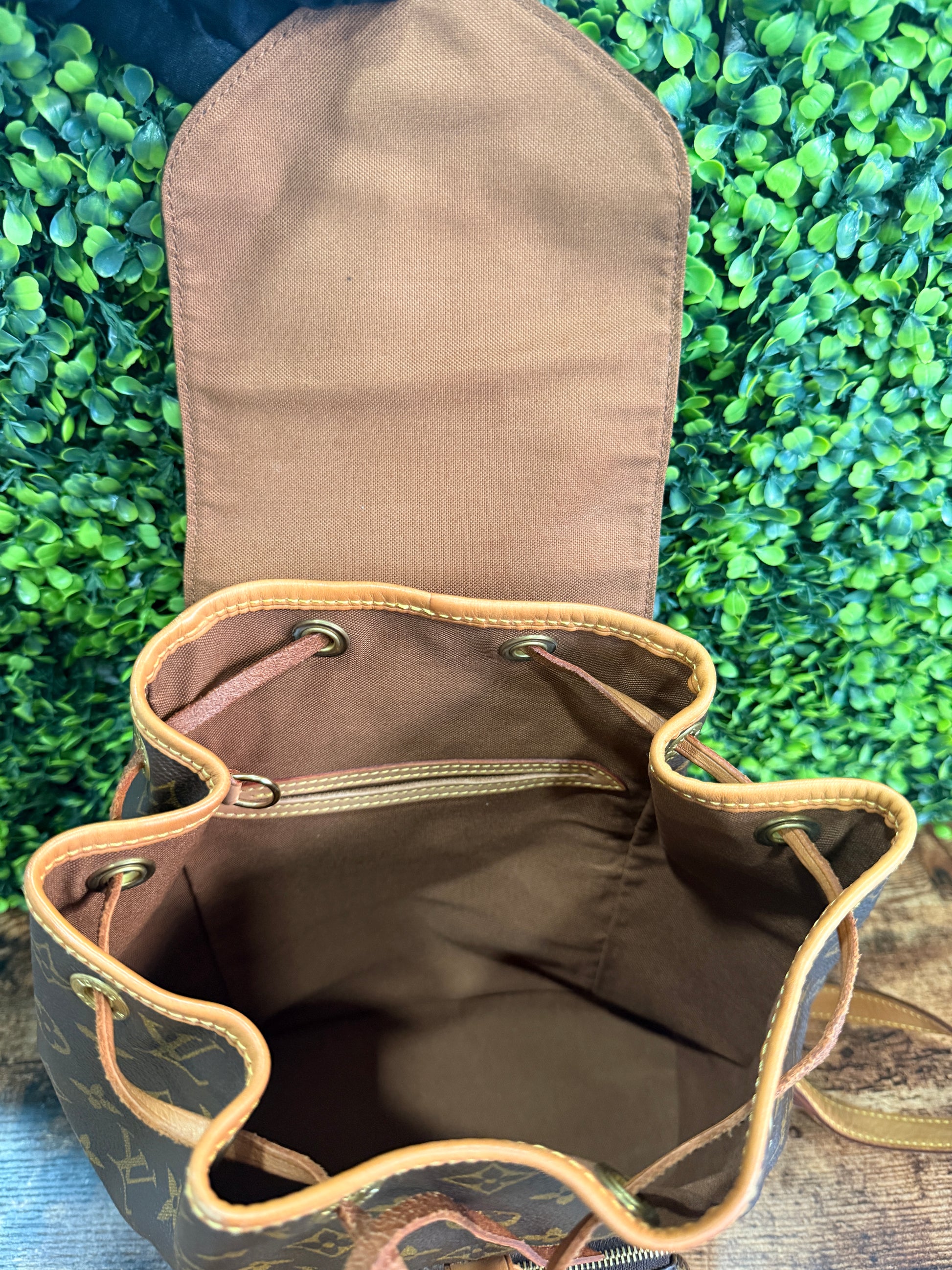Louis Vuitton Montsouris MM Monogram