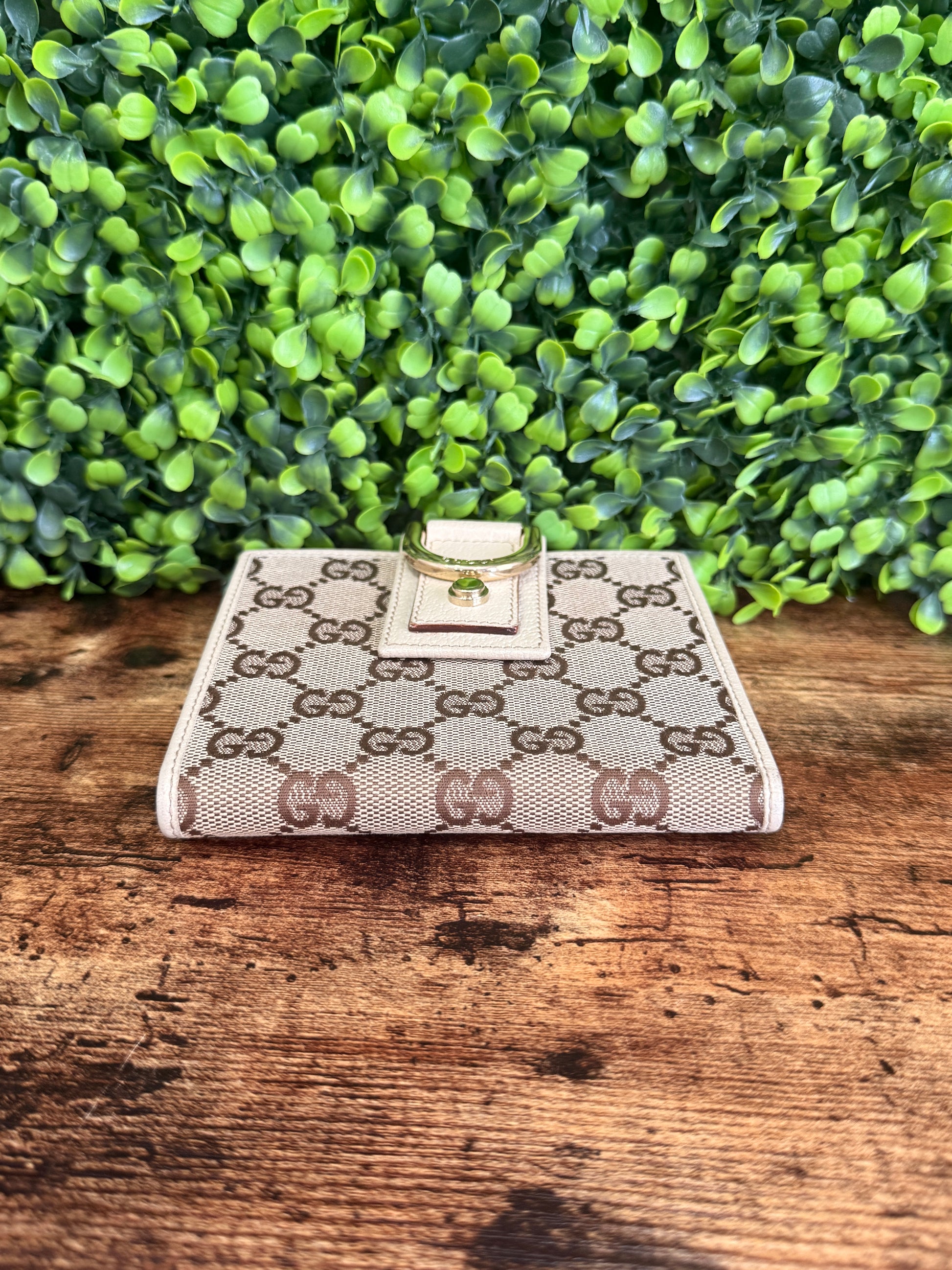 Gucci Abbey D-Ring GG Canvas Wallet