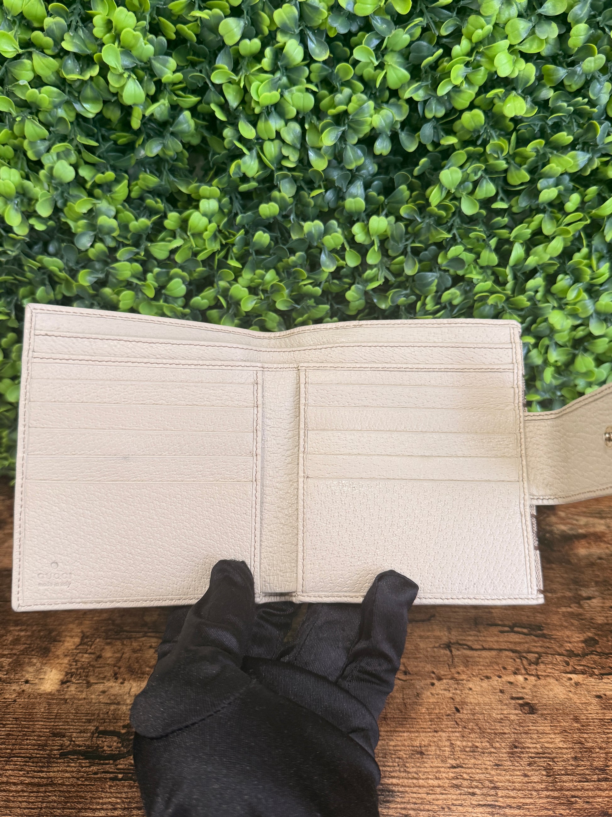 Gucci Abbey D-Ring GG Canvas Wallet