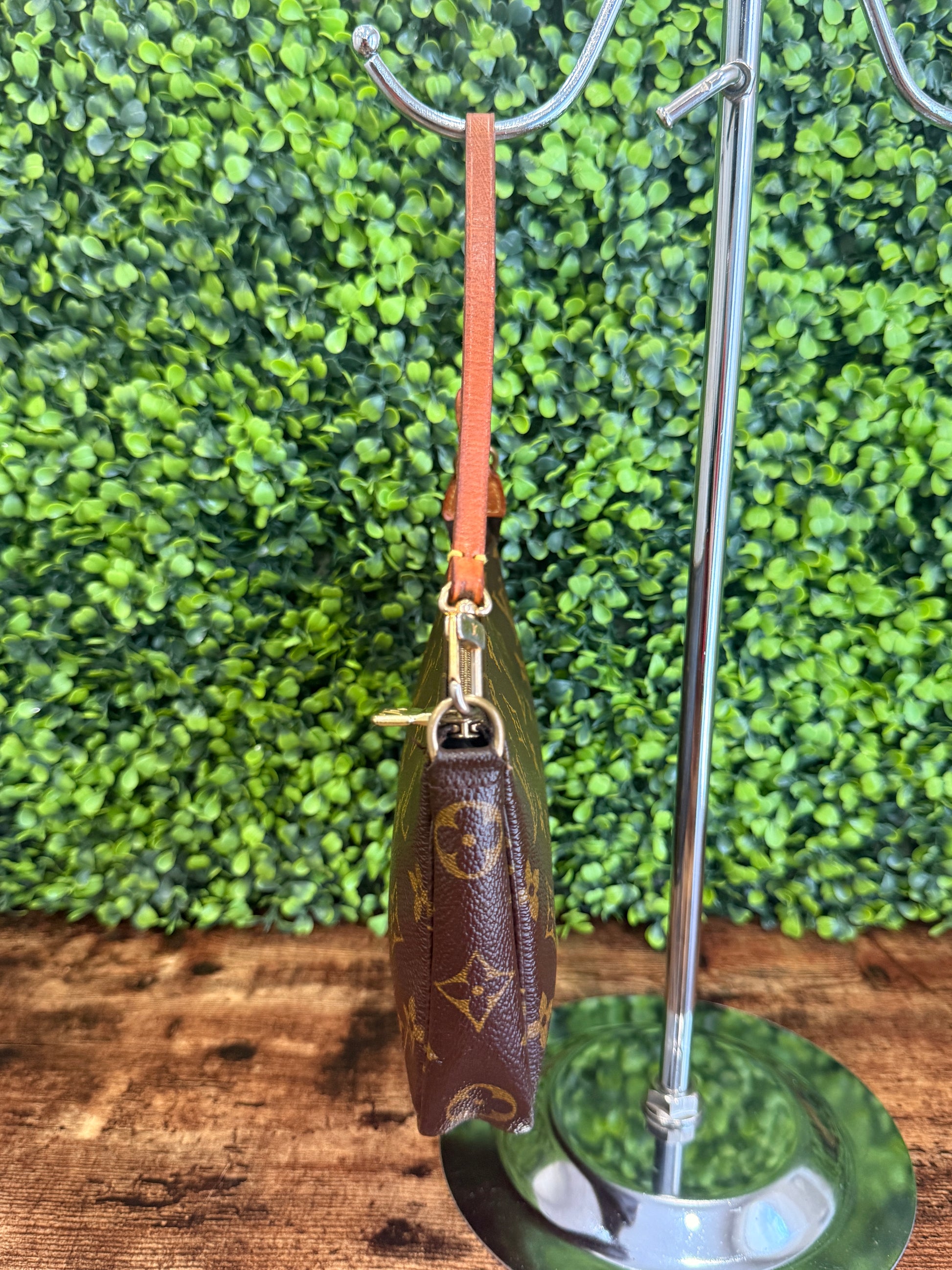 Louis Vuitton Monogram Pochette Accessoires
