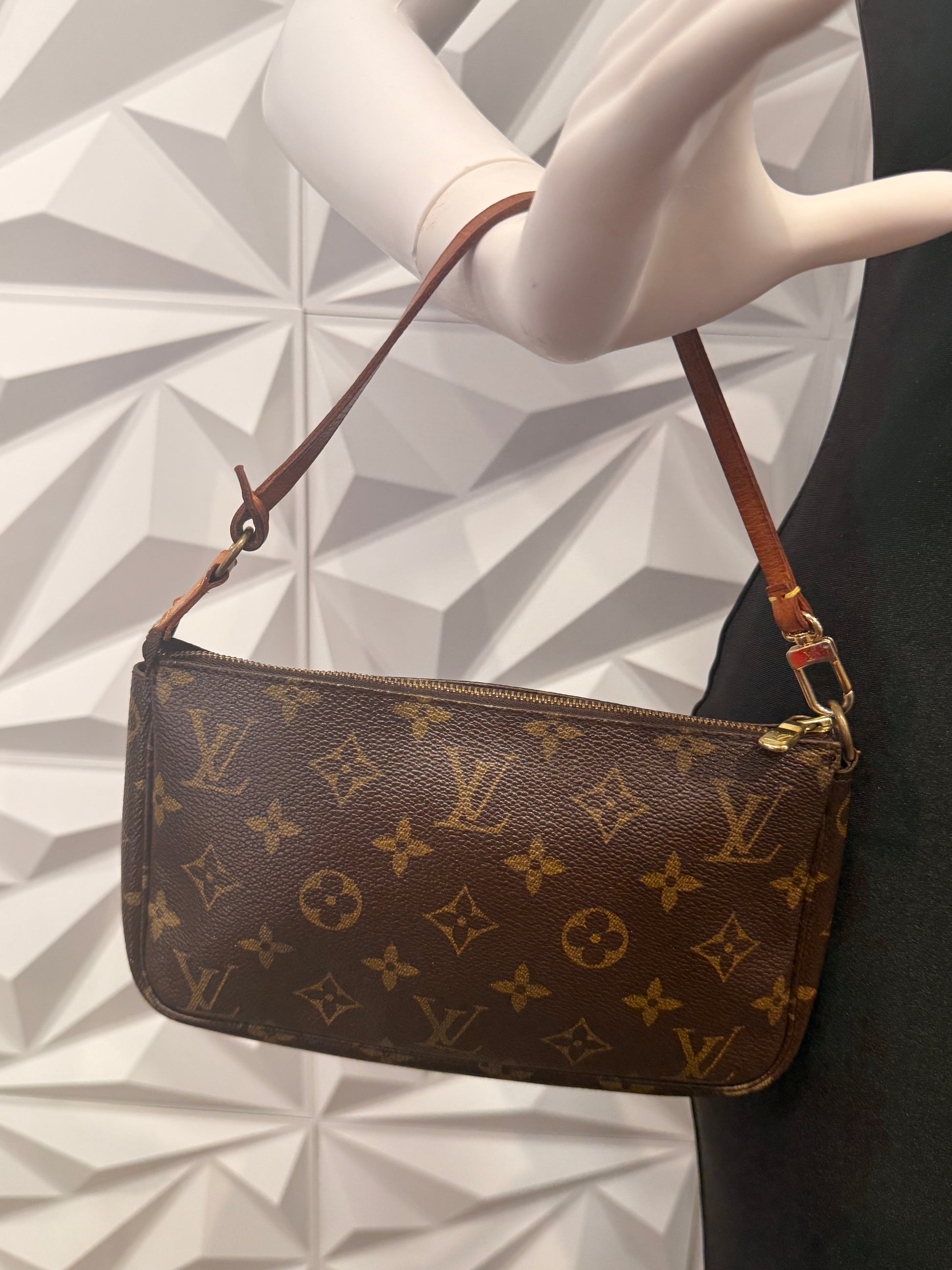 Louis Vuitton Monogram Pochette Accessoires