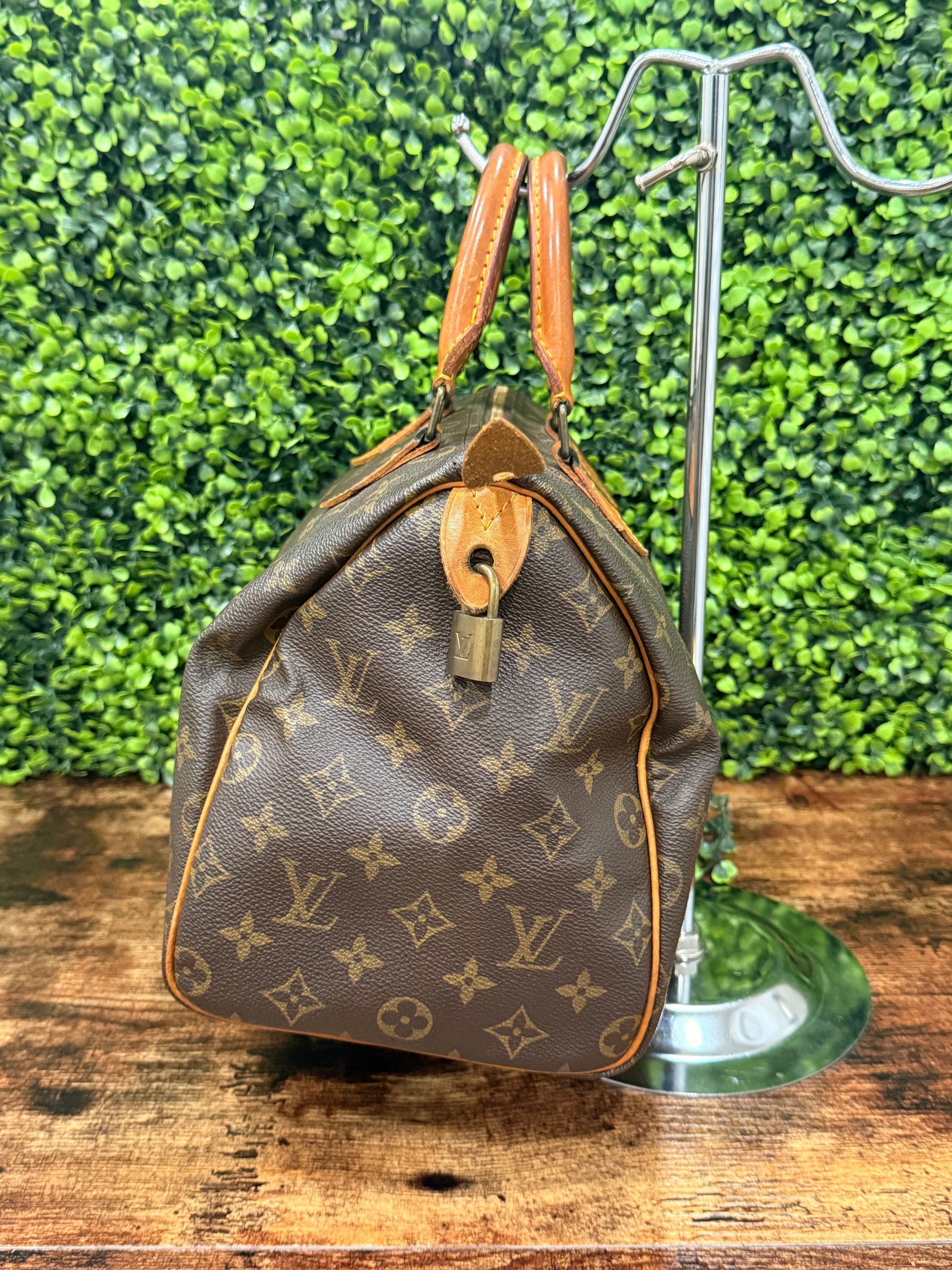 Louis Vuitton Monogram Speedy 30