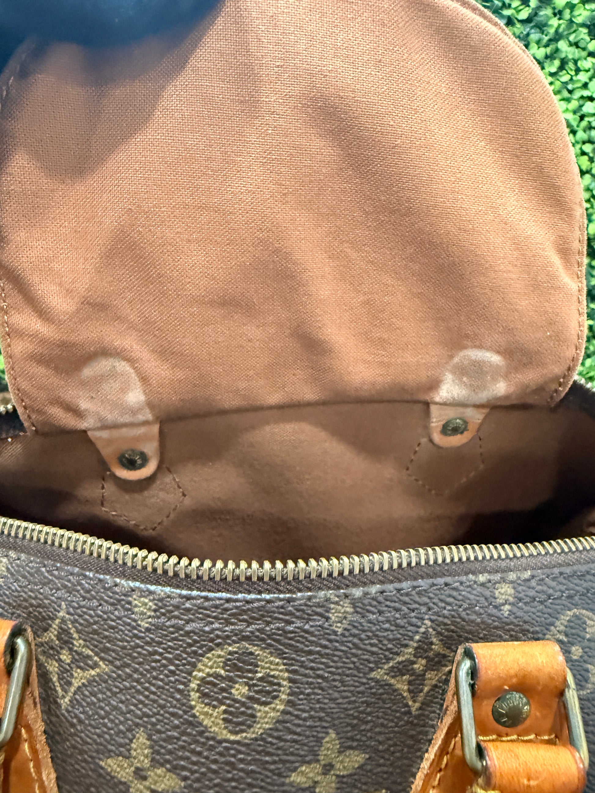 Louis Vuitton Monogram Speedy 30