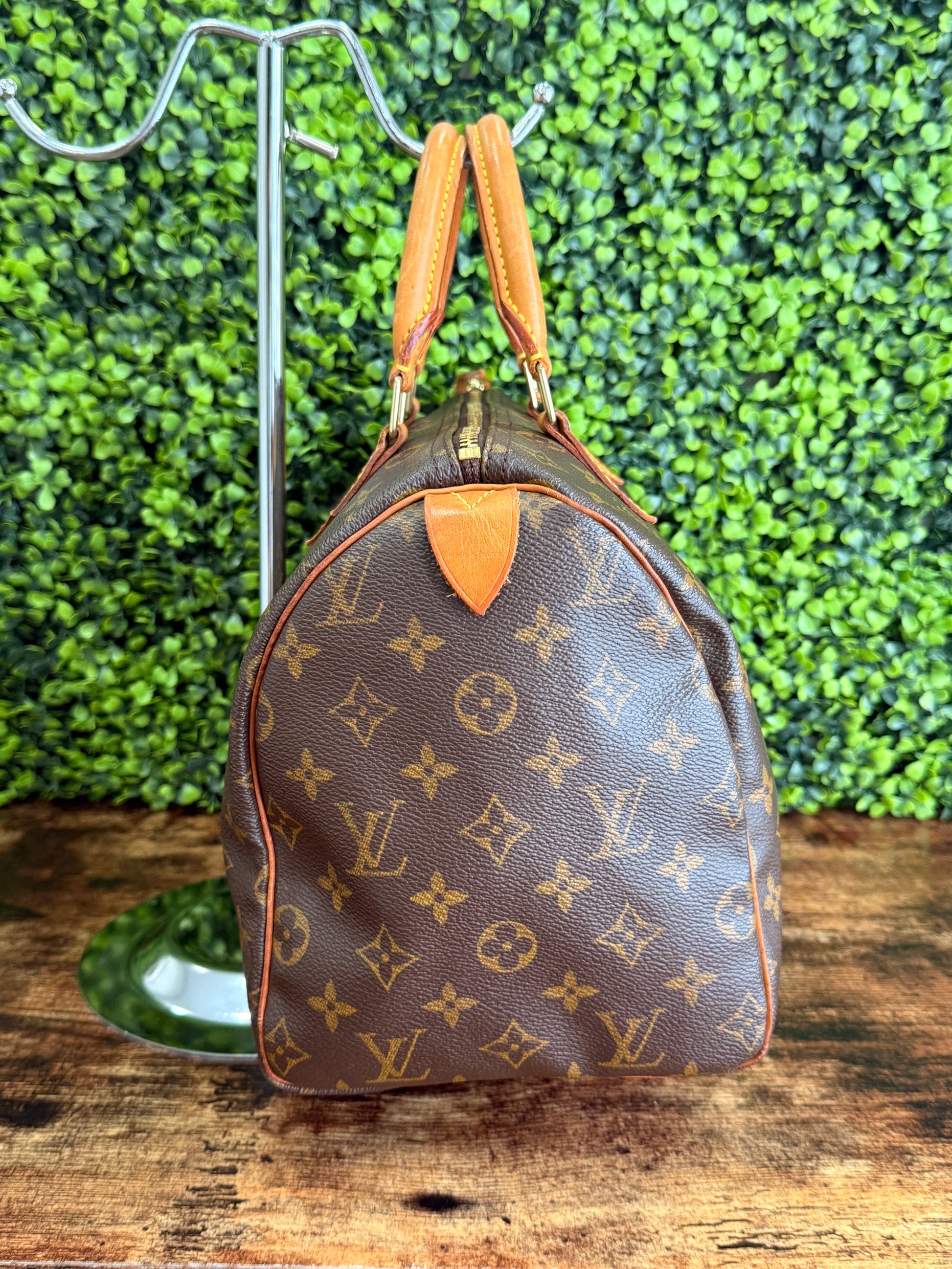 Louis Vuitton Monogram Speedy 30
