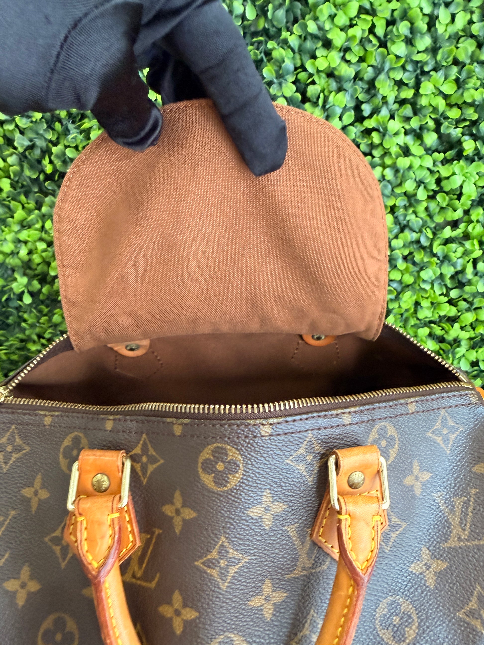 Louis Vuitton Monogram Speedy 30