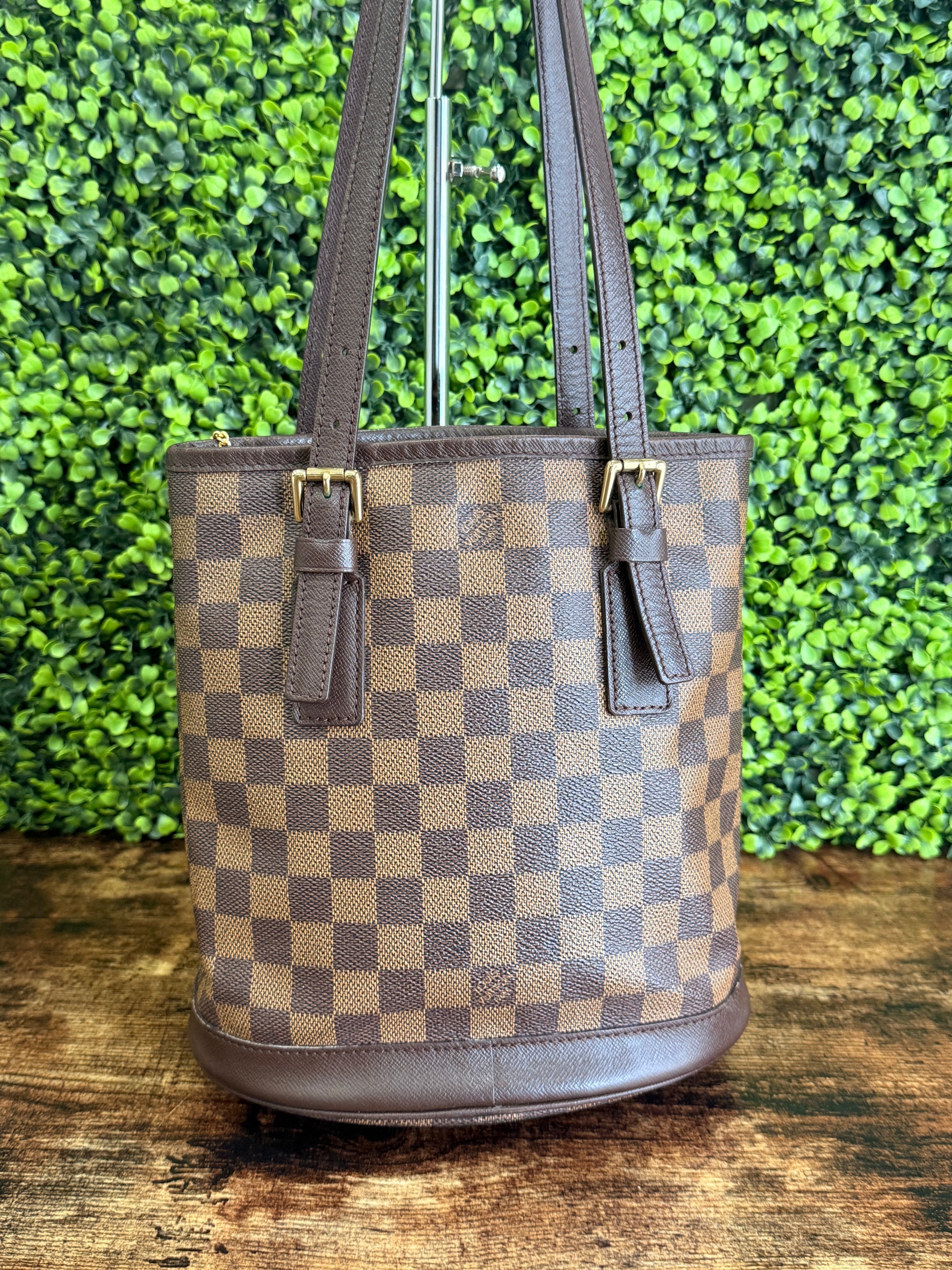 Louis Vuitton Marais Damier Ebene
