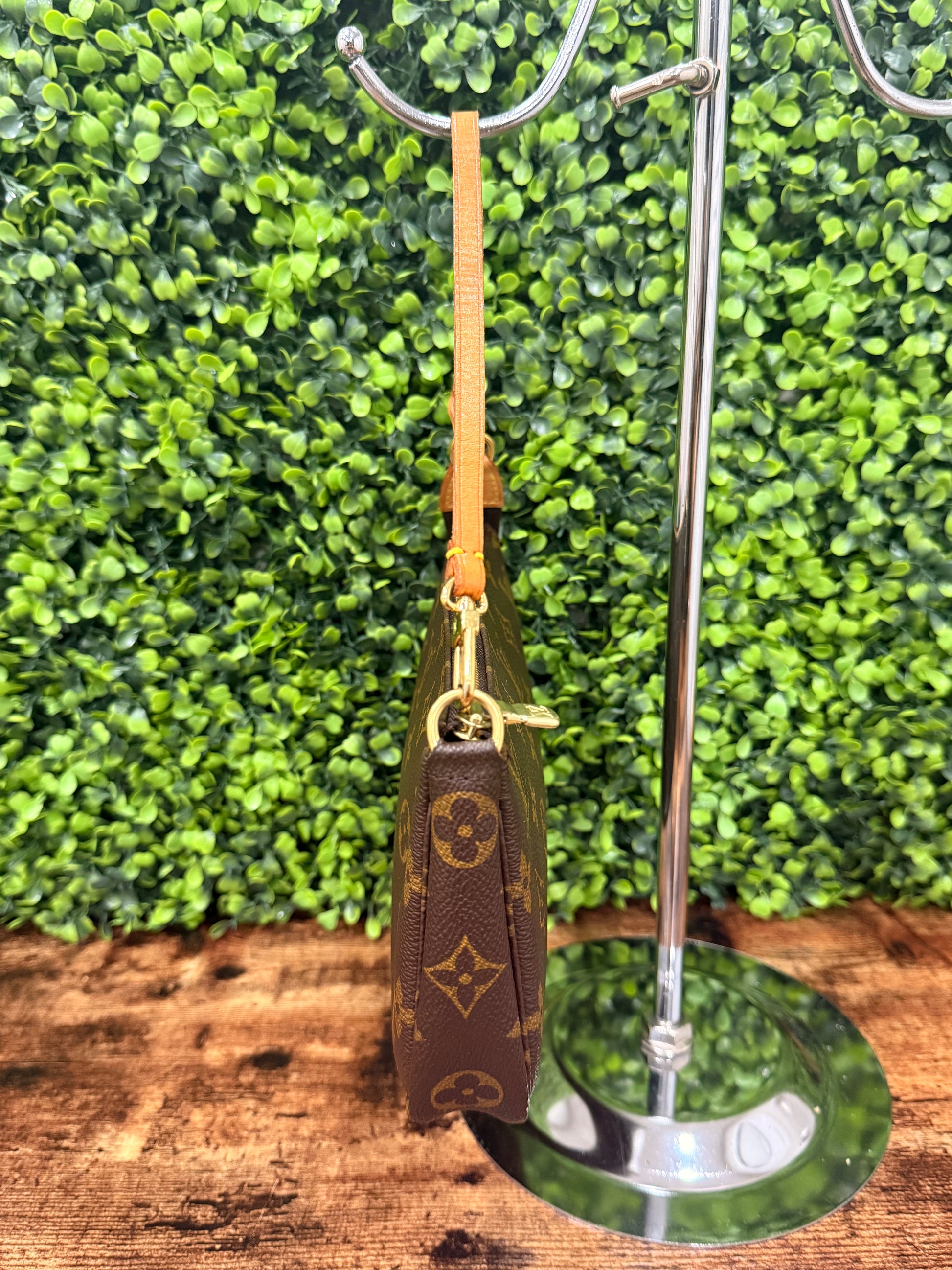 Louis Vuitton Monogram Pochette Accessories