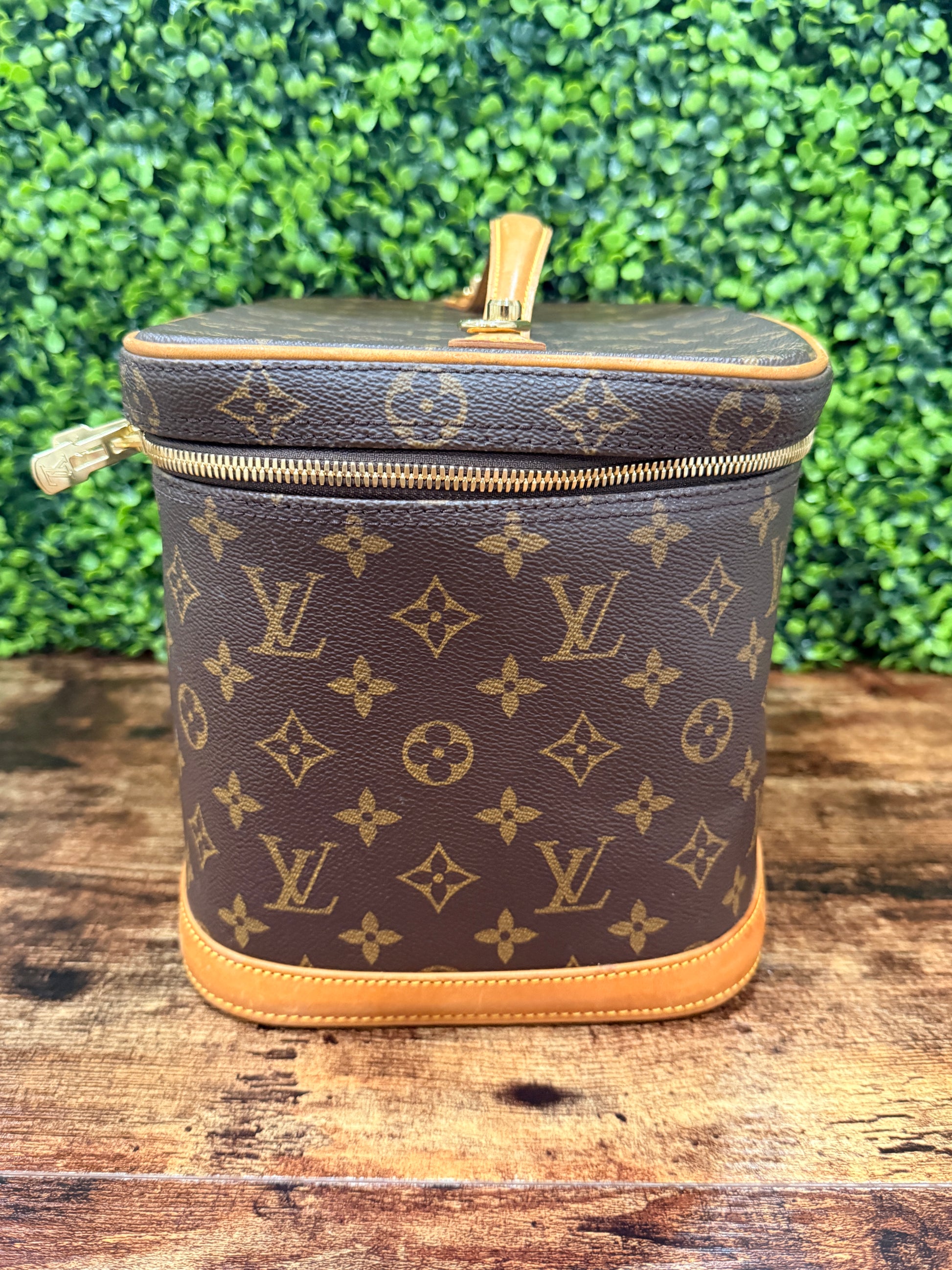 Louis Vuitton Monogram Nice Vanity Case
