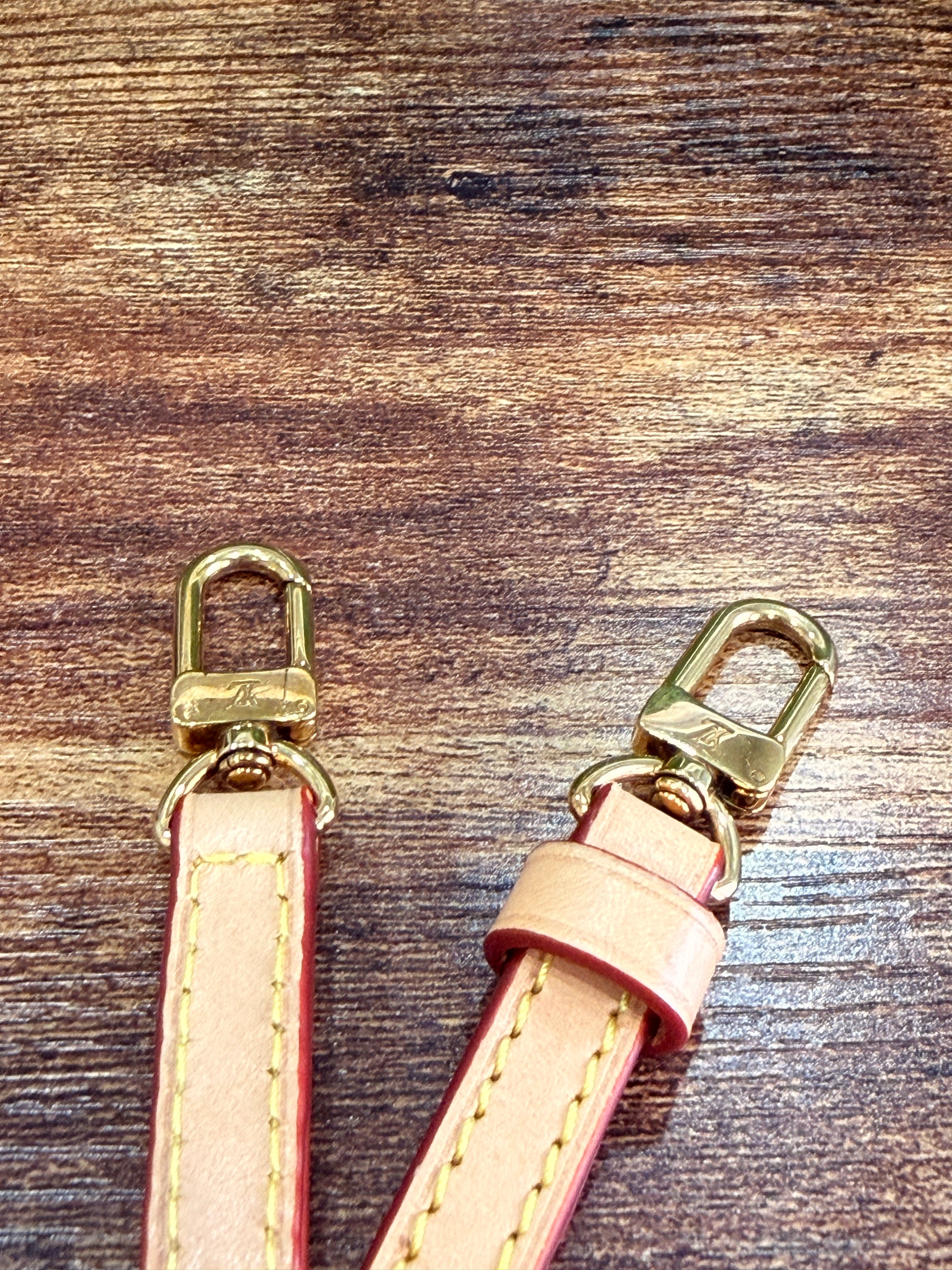 Louis Vuitton Adjustable Vachetta Strap J52314